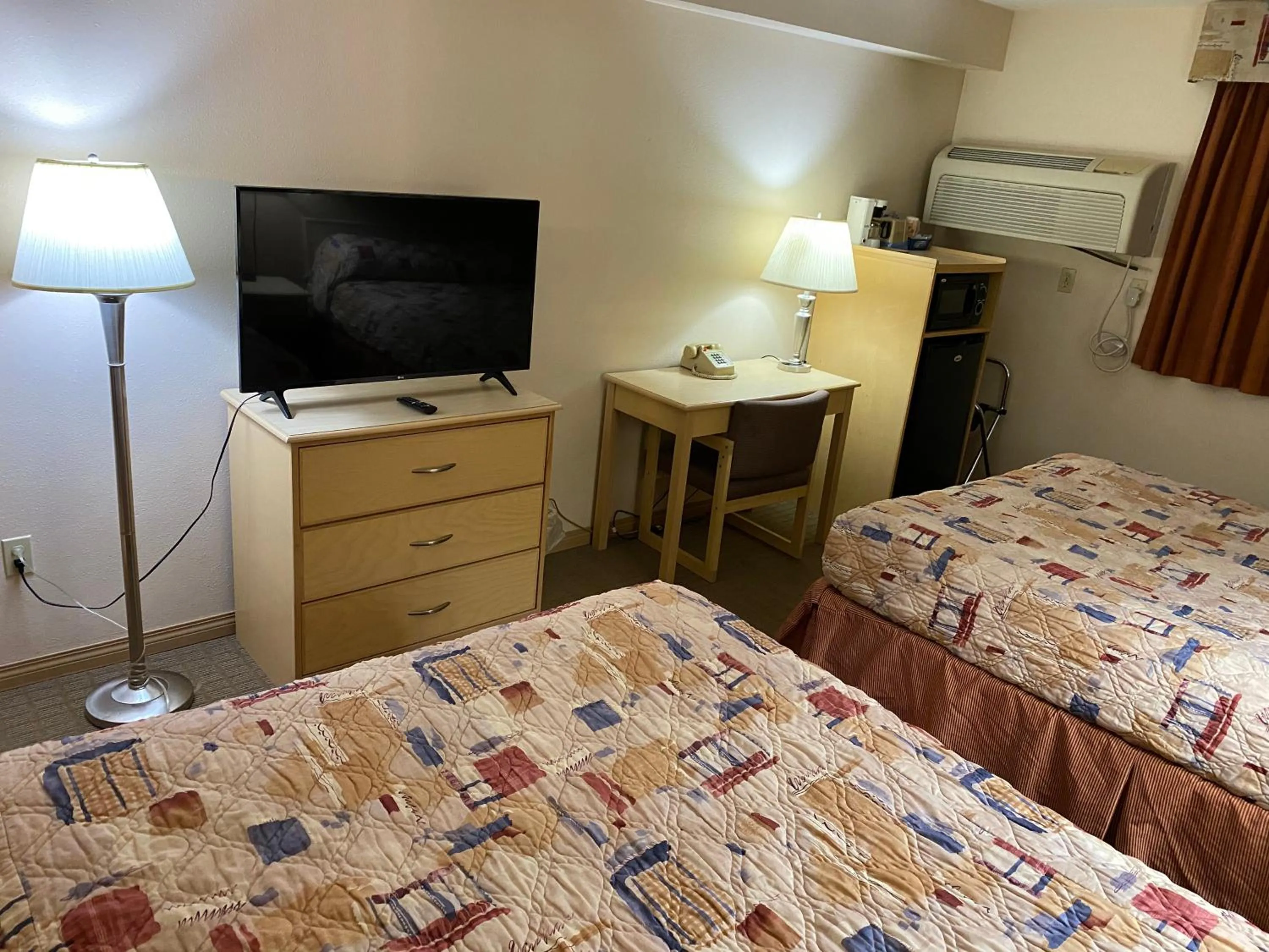 TV and multimedia, Bed in Lone Star Hotel