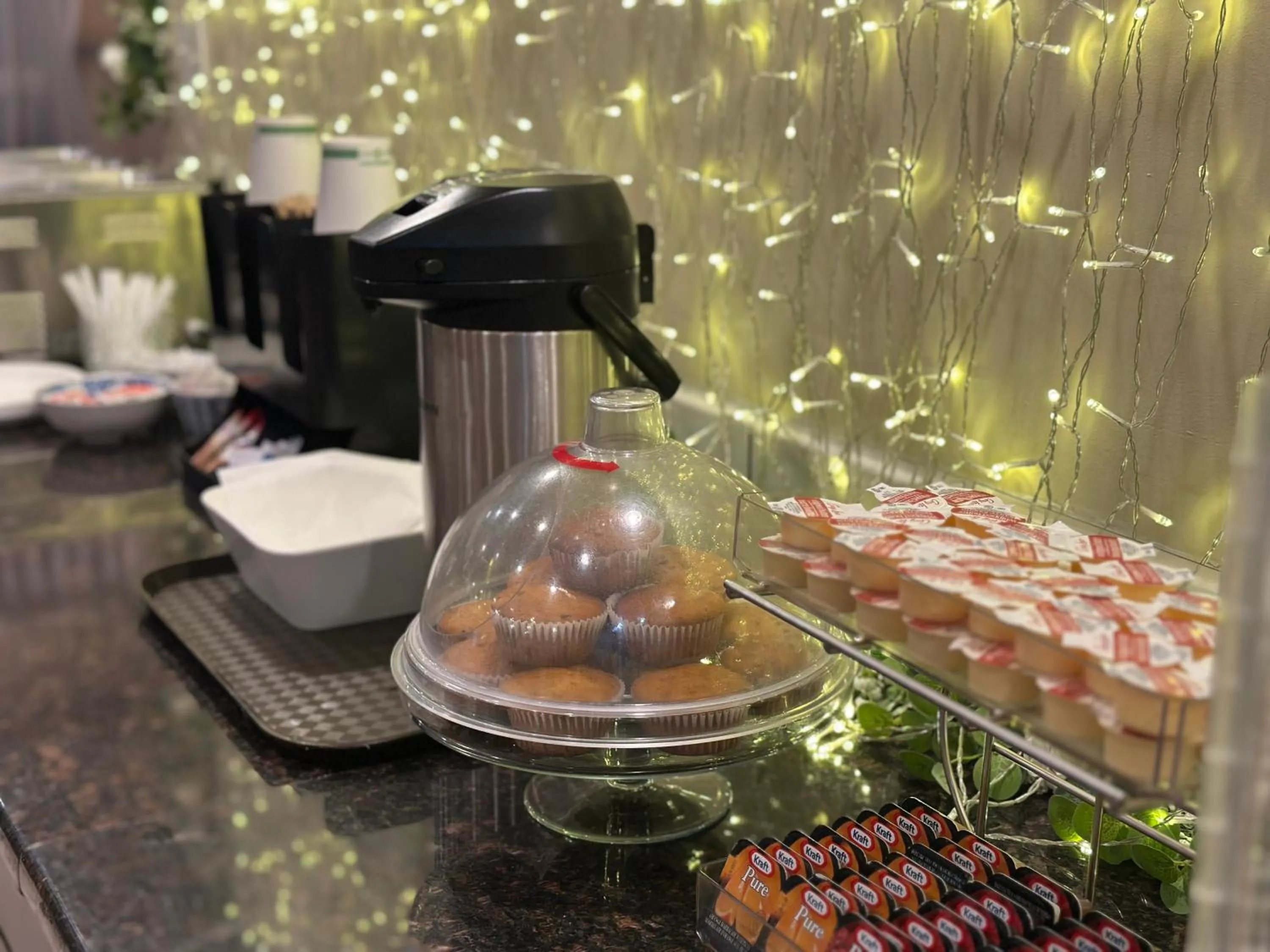 Coffee/tea facilities in Lone Star Hotel