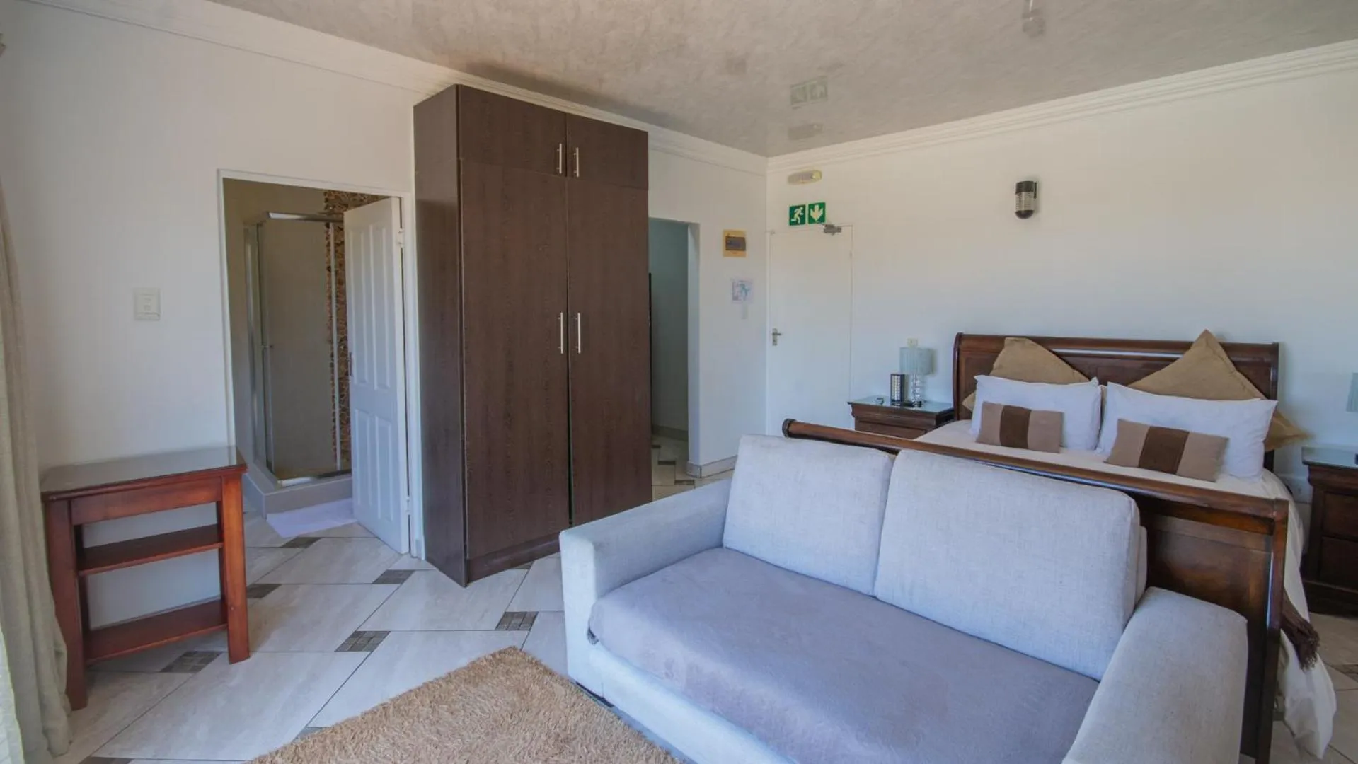 Bedroom, Bed in Falling Waters Guest House