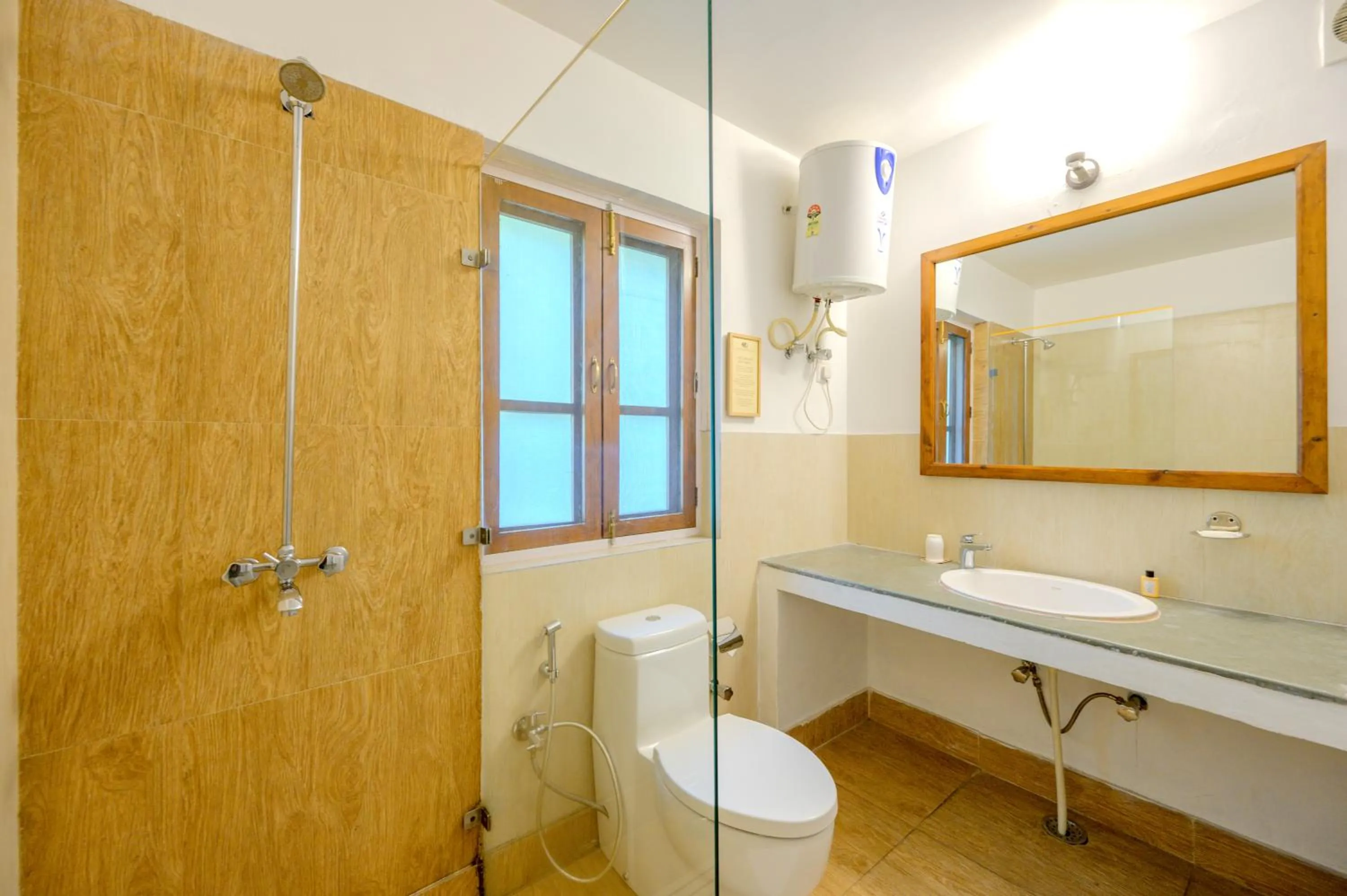 Bathroom in Neemrana's Glasshouse on the Ganges