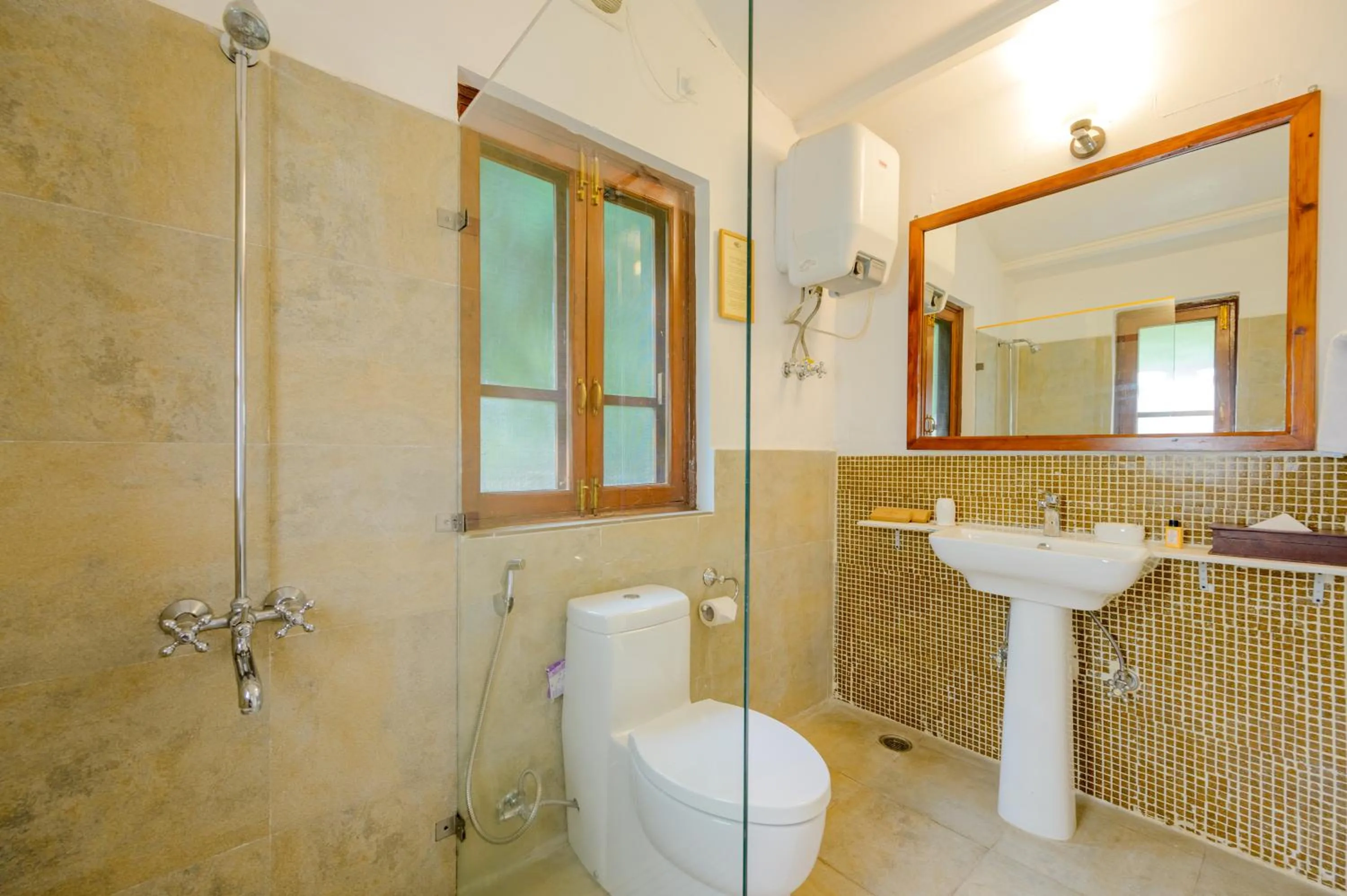 Bathroom in Neemrana's Glasshouse on the Ganges