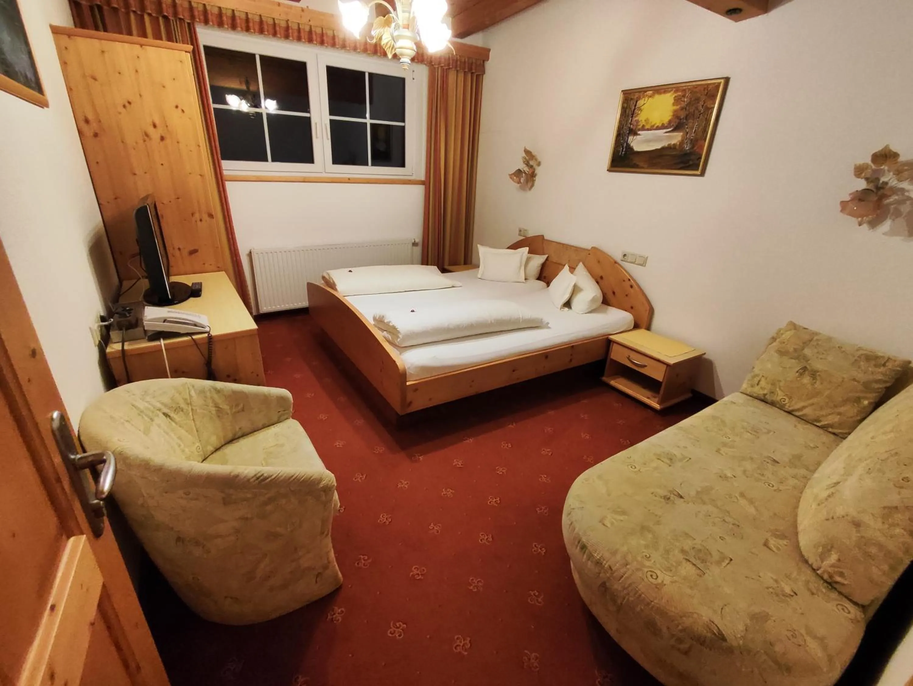 Toilet, Bed in Hotel Gut Kramerhof