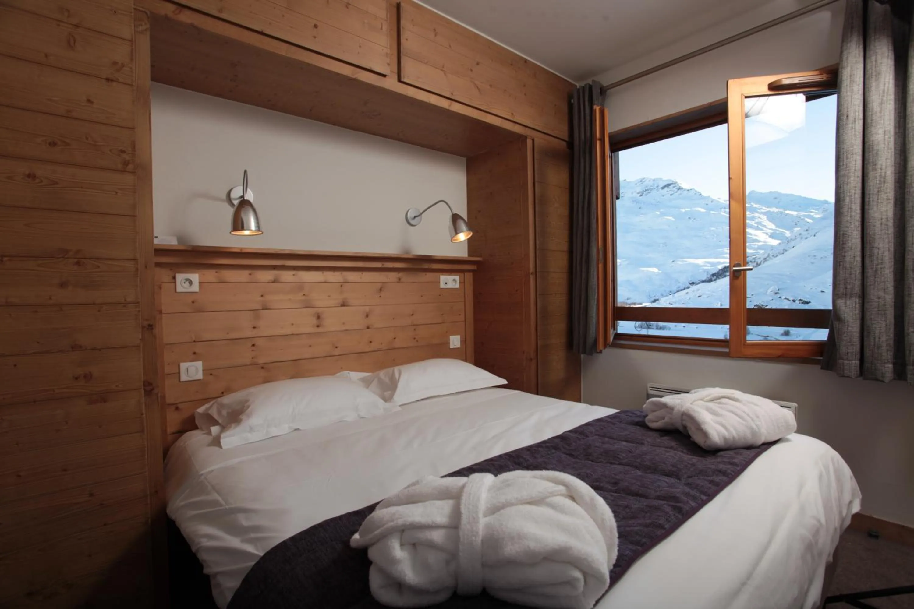 Winter, Bed in Le Chalet du Mont Vallon Spa Resort