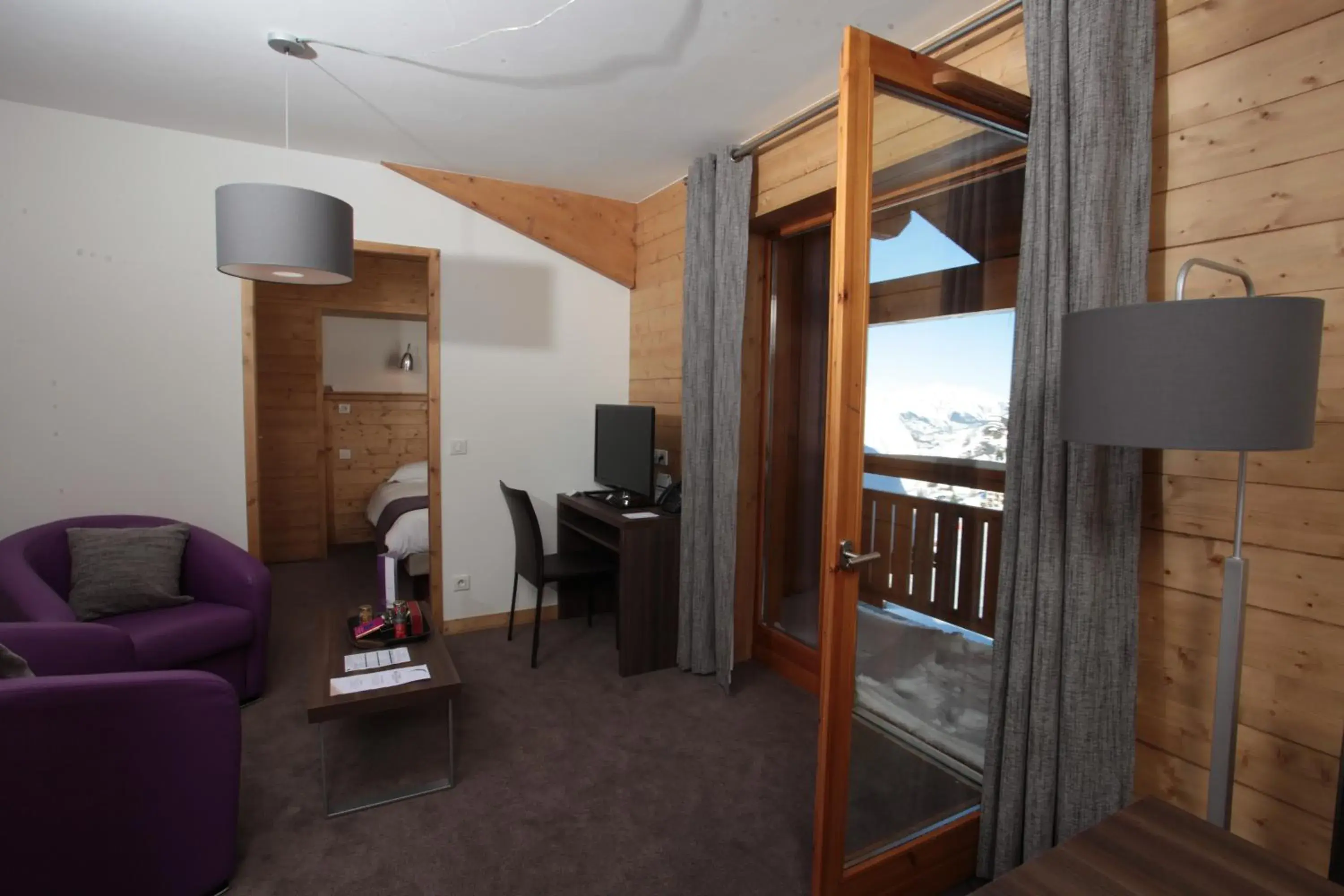 Valley Suite (2 Adults + 2 Children) in Le Chalet du Mont Vallon Spa Resort Valley Suite (2 Adults + 2 Children) in Le Chalet du Mont Vallon Spa Resort