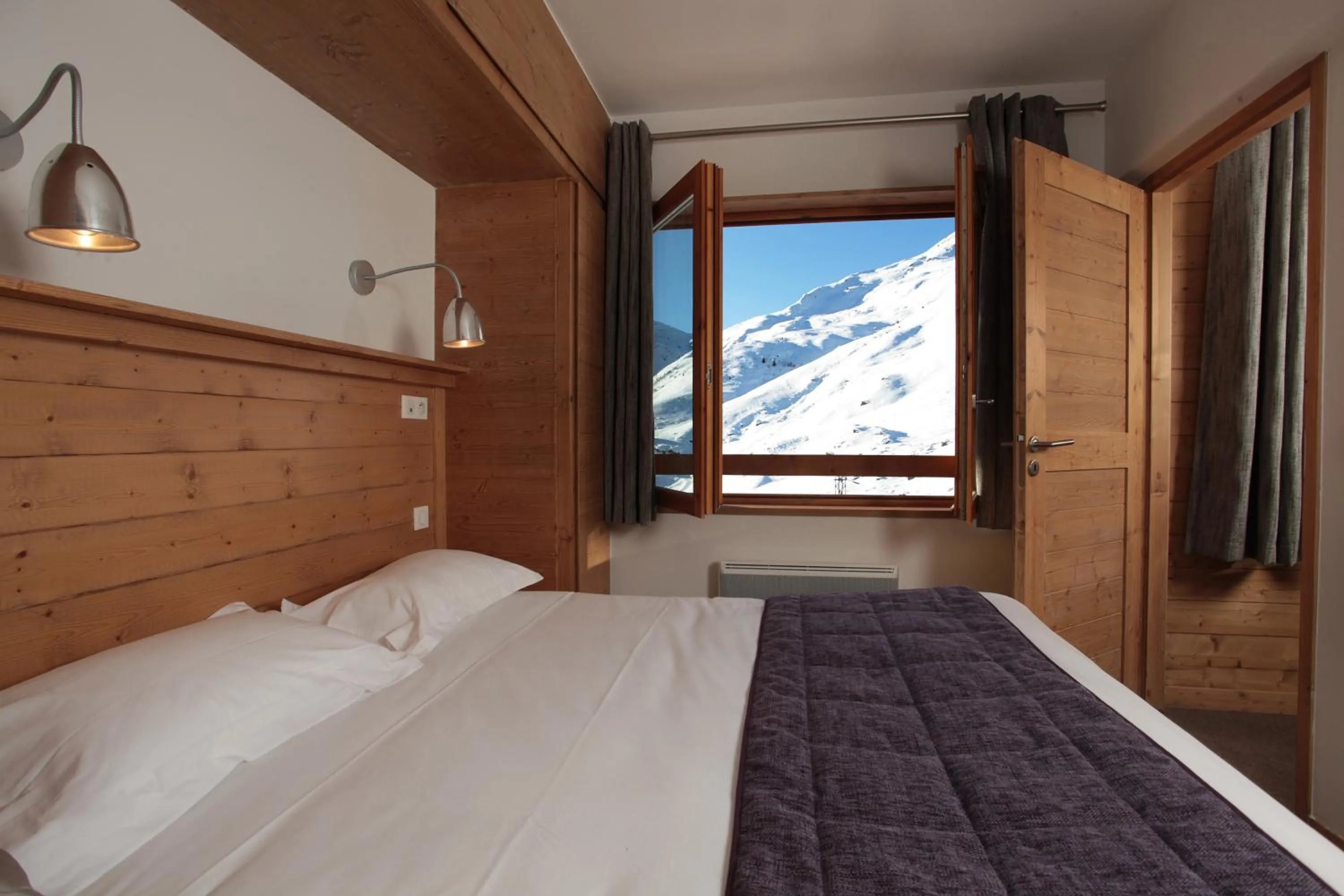 Bedroom, Bed in Le Chalet du Mont Vallon Spa Resort