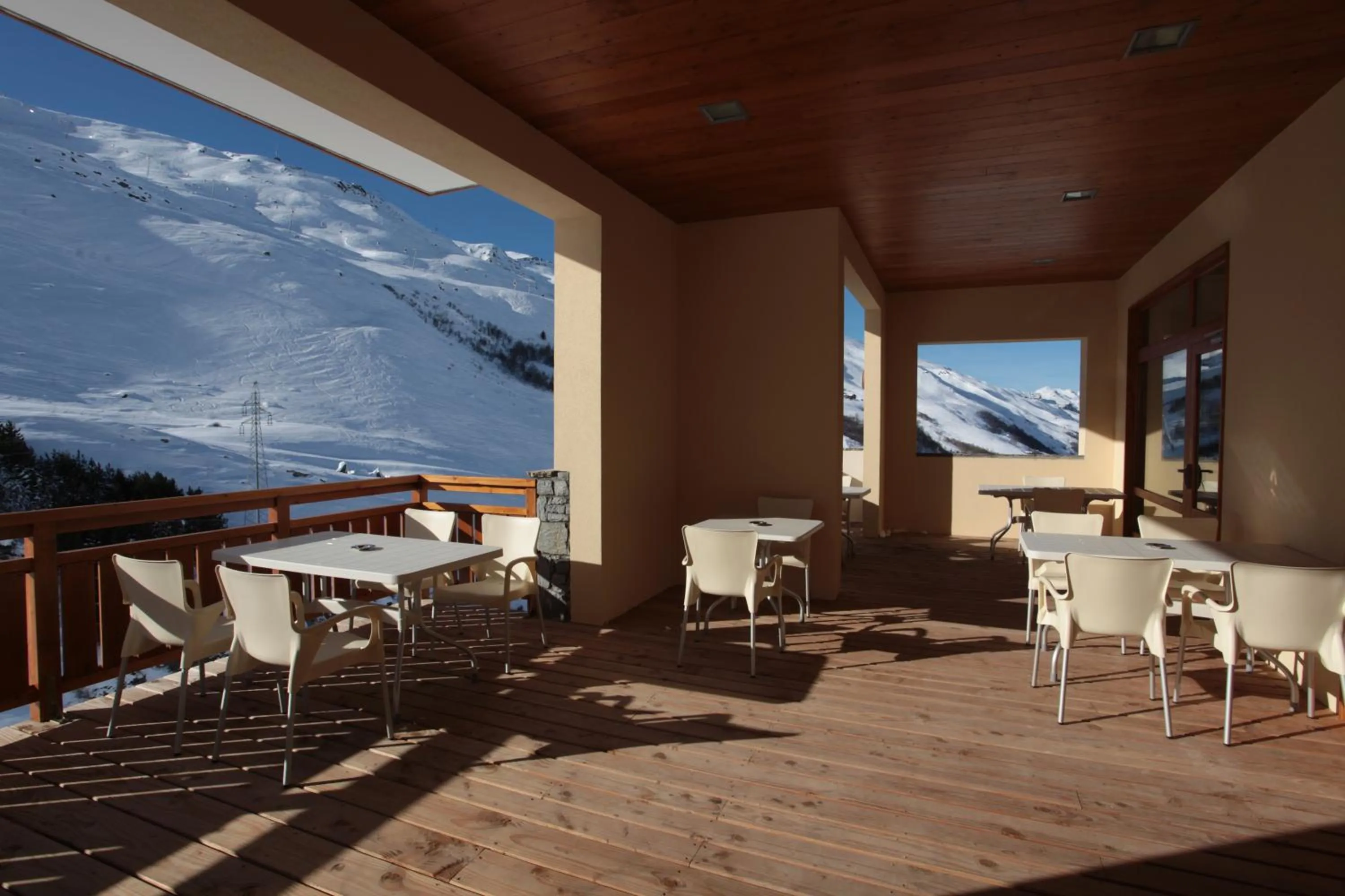 Patio in Le Chalet du Mont Vallon Spa Resort