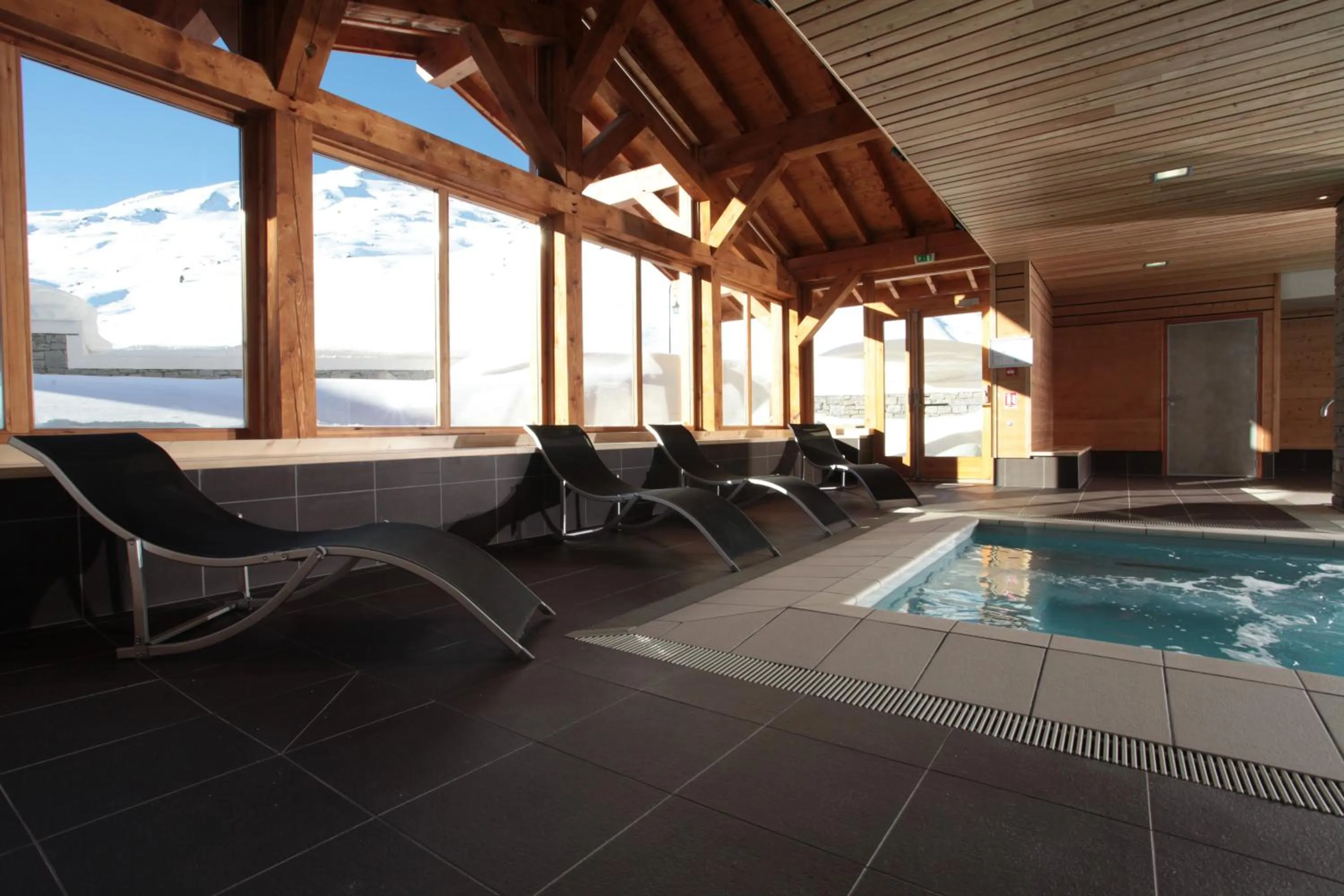 Winter in Le Chalet du Mont Vallon Spa Resort