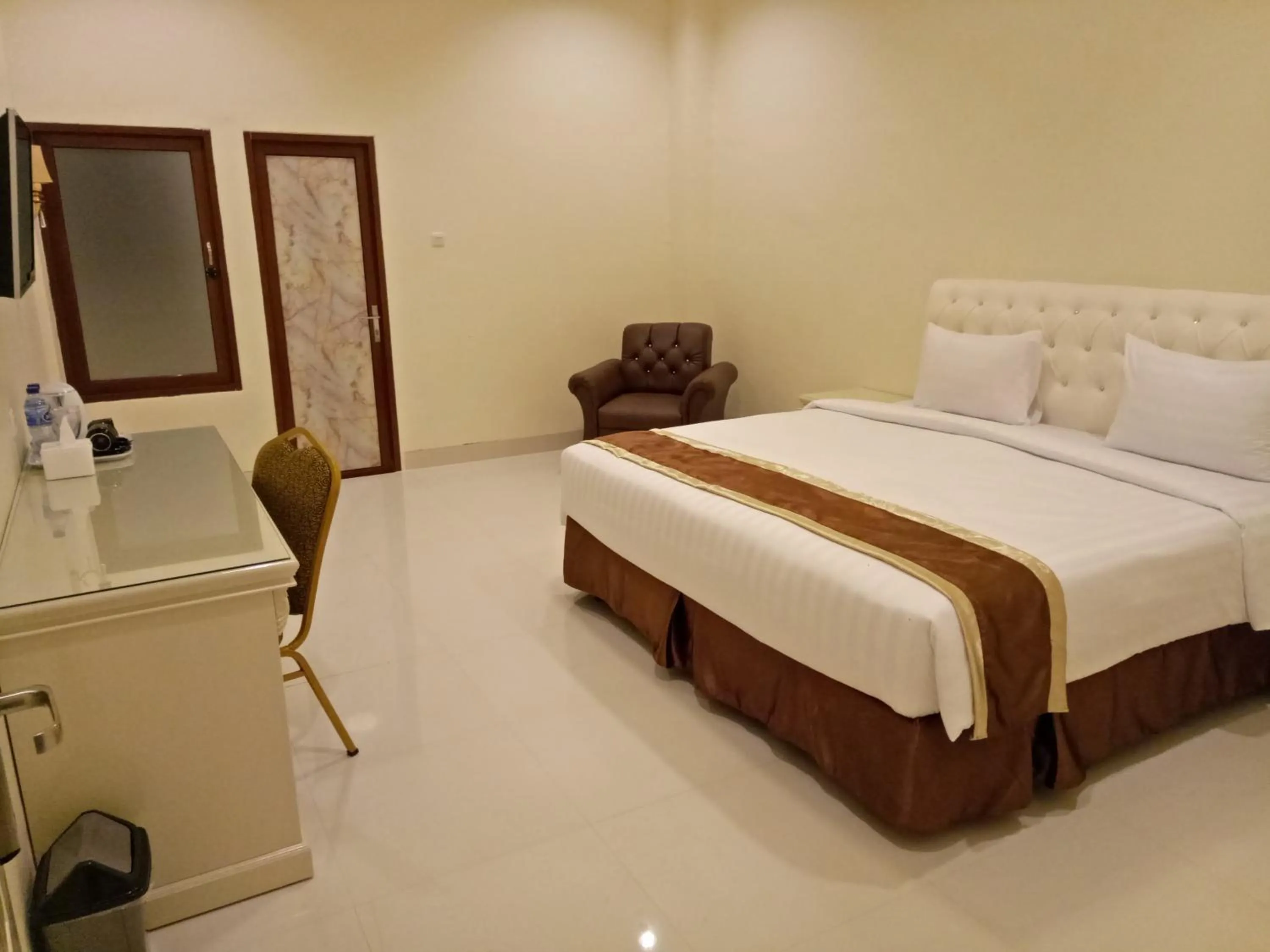 Bed in Grand Town Hotel Mandai
