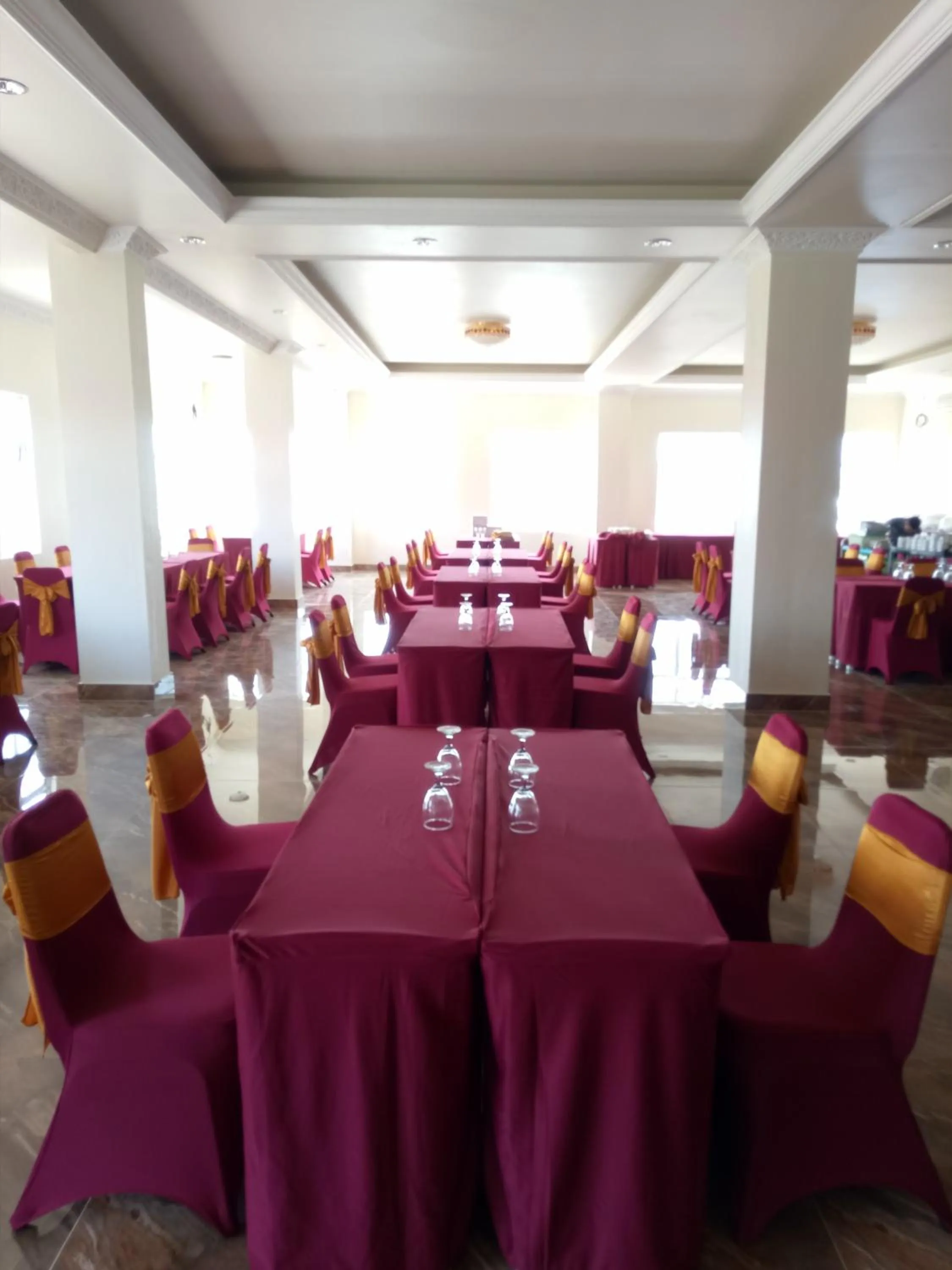 Restaurant/places to eat in Grand Town Hotel Mandai