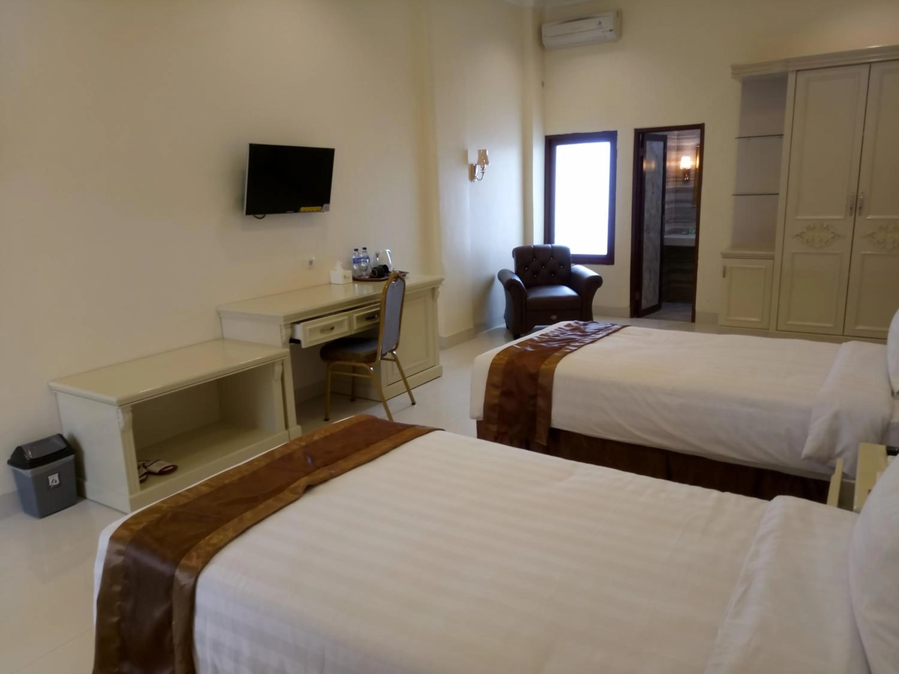 Bed in Grand Town Hotel Mandai