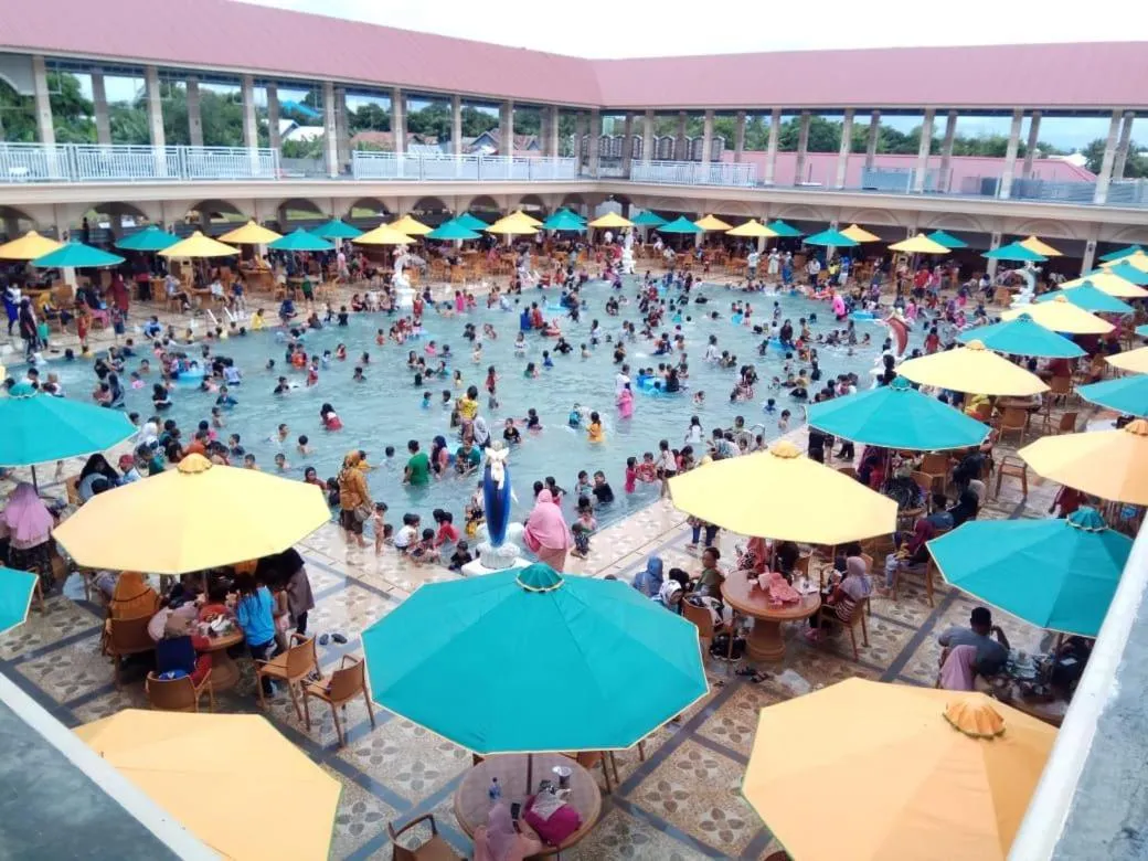 Swimming pool in Grand Town Hotel Mandai