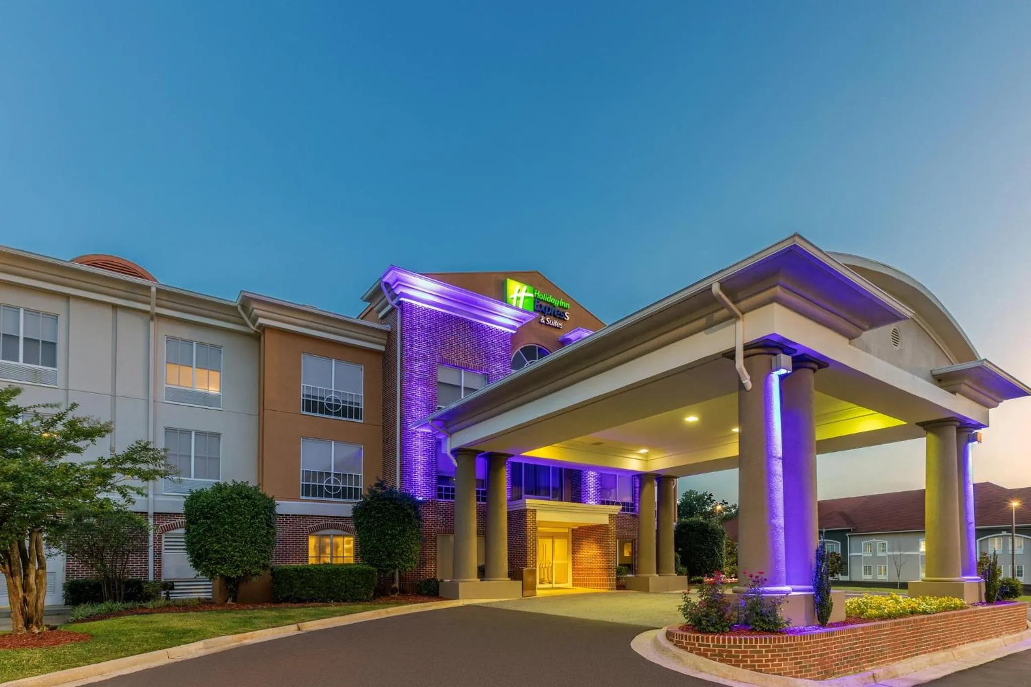 Property building in Holiday Inn Express Vicksburg by IHG