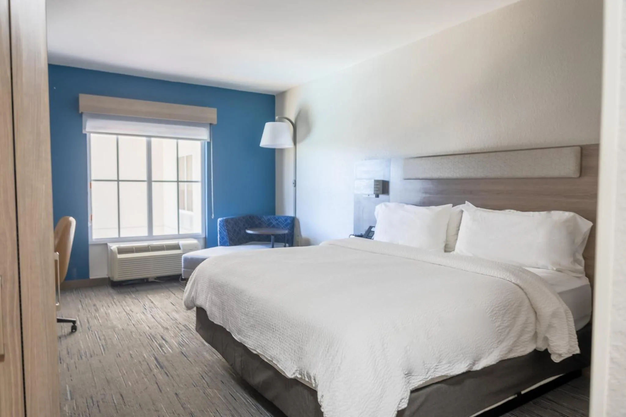 Photo of the whole room, Bed in Holiday Inn Express Vicksburg by IHG