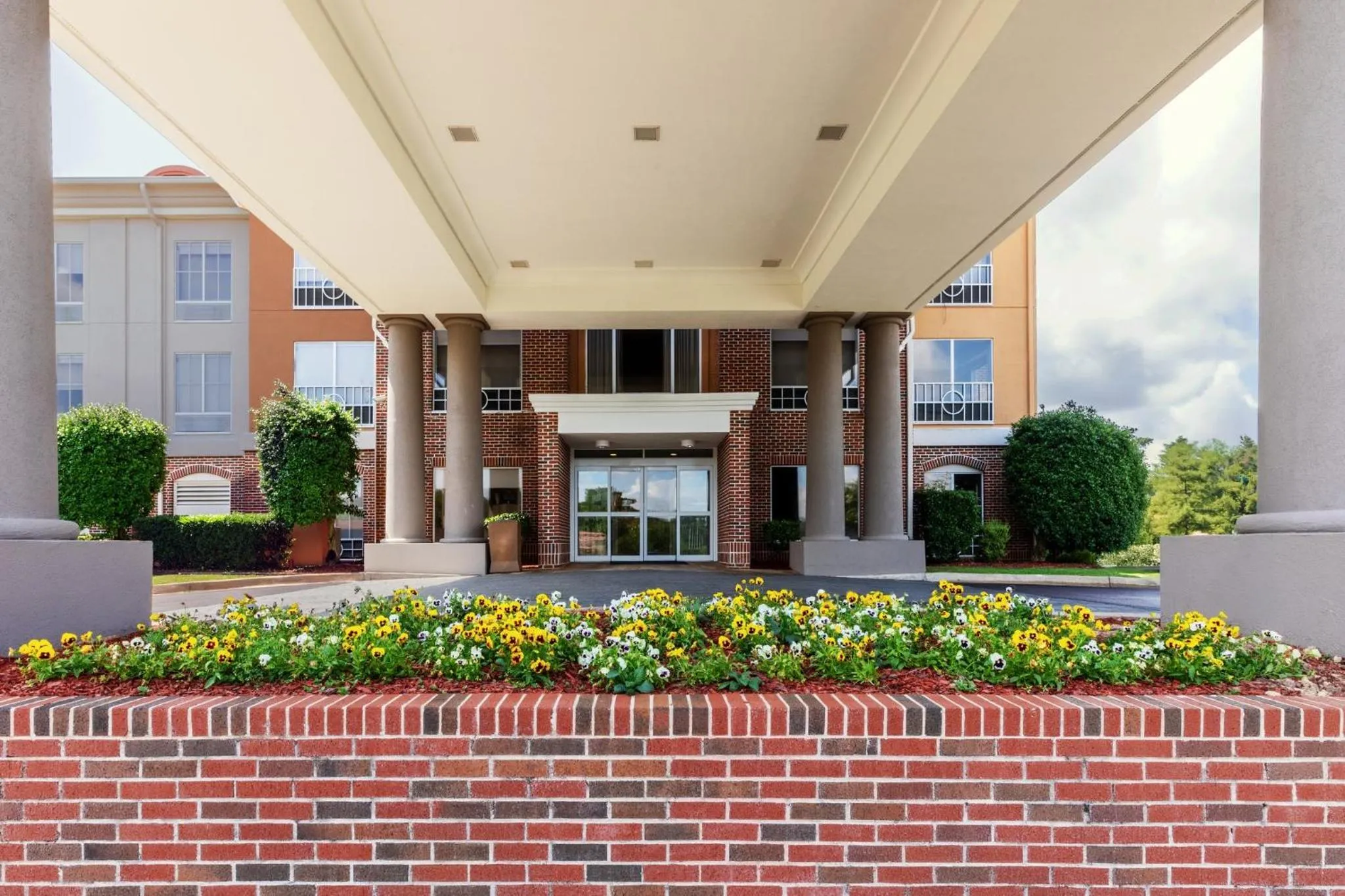 Property building in Holiday Inn Express Vicksburg by IHG