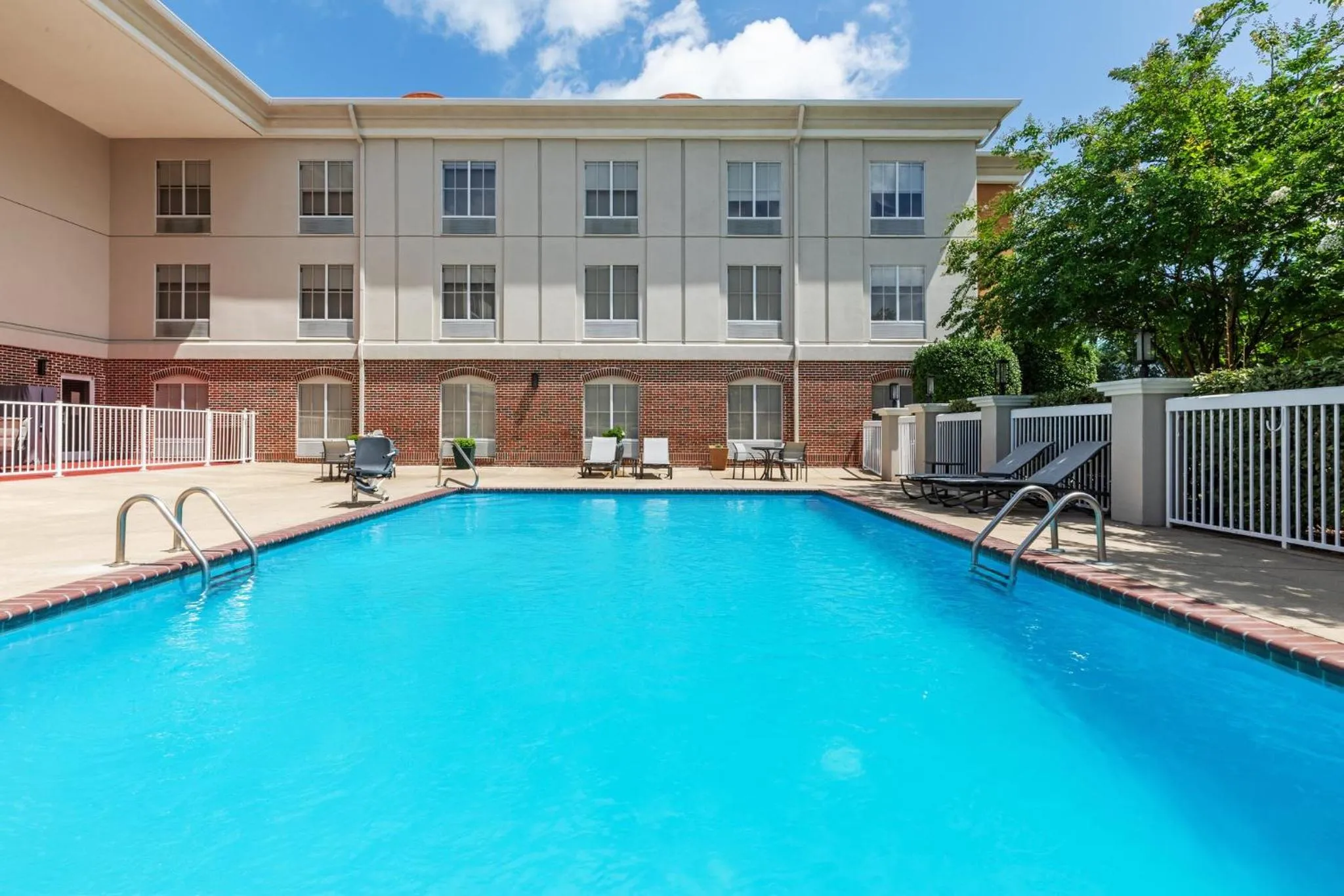 Swimming pool in Holiday Inn Express Vicksburg by IHG