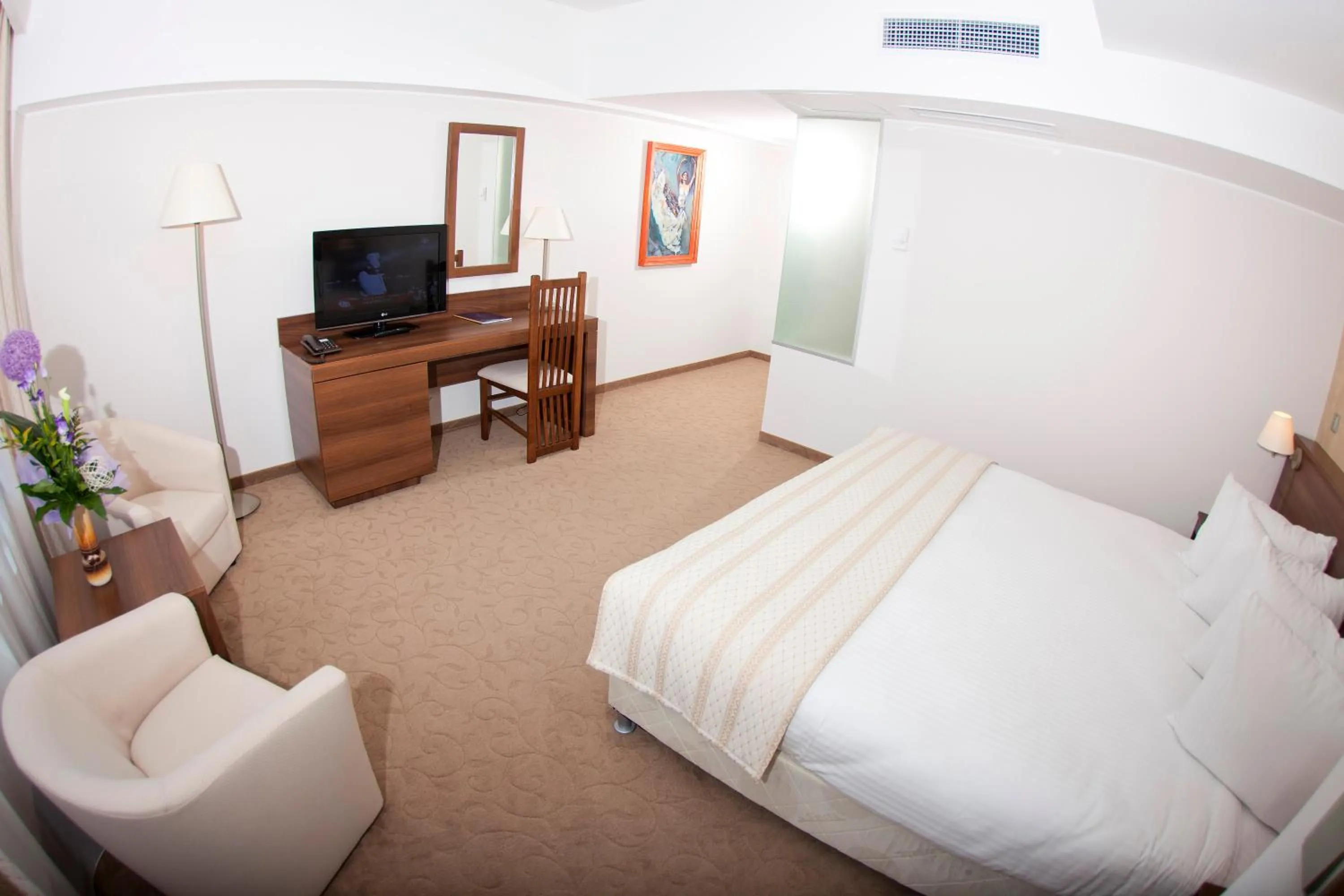 Photo of the whole room, Bed in Grand Hotel