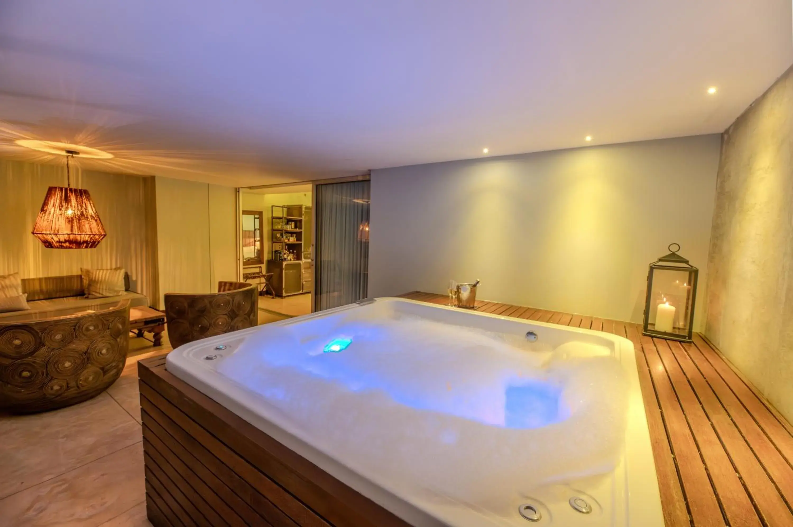 Premier Suite in The Charlee Hotel Premier Suite in The Charlee Hotel