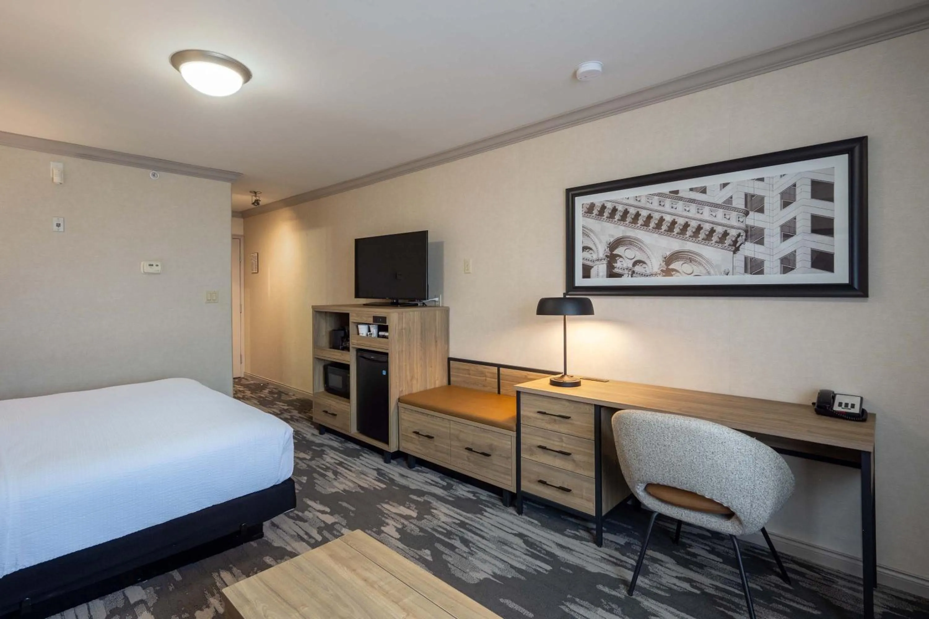 Photo of the whole room, Bed in Sandman Hotel & Suites Winnipeg Airport