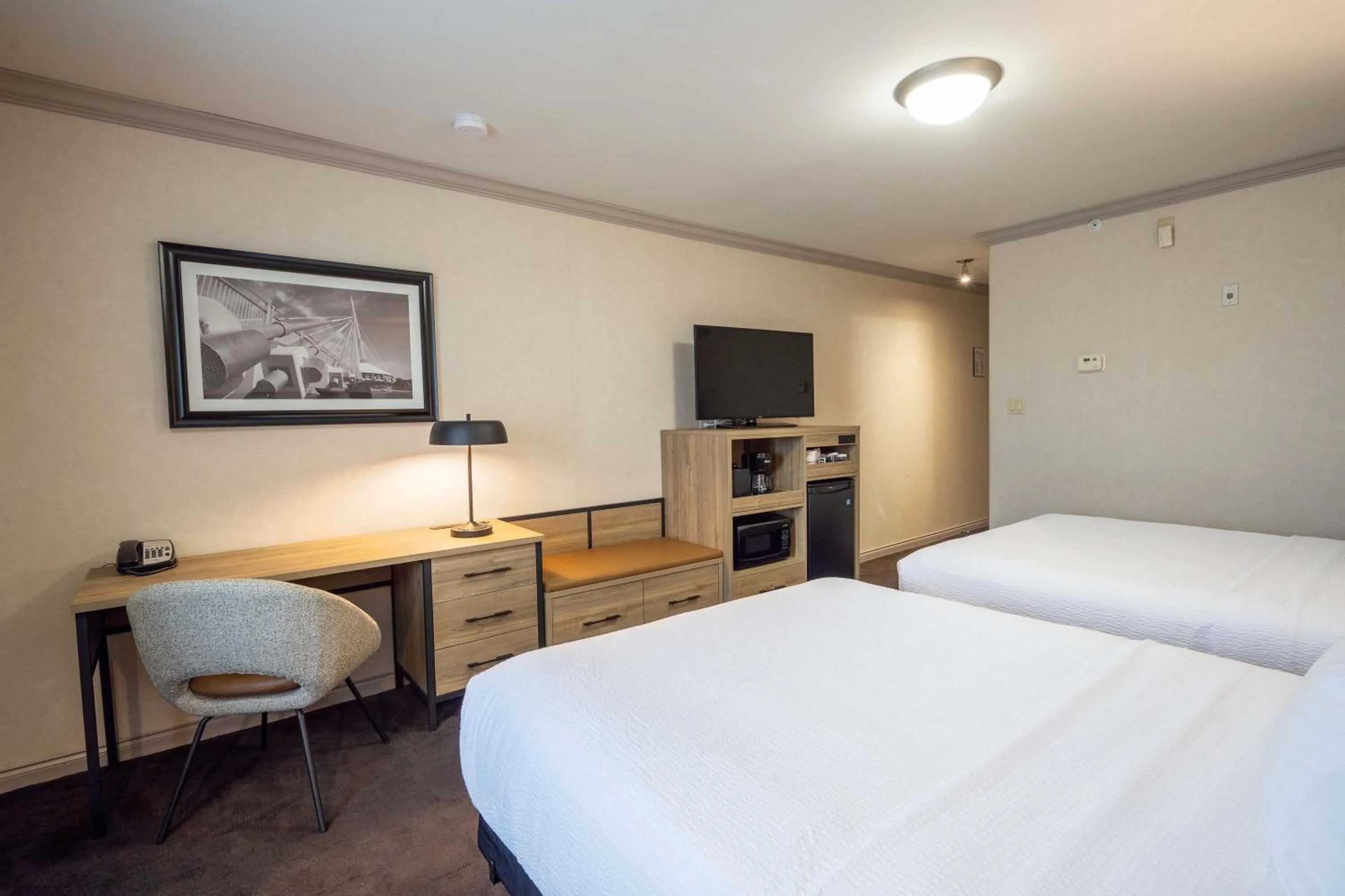 Photo of the whole room, Bed in Sandman Hotel & Suites Winnipeg Airport