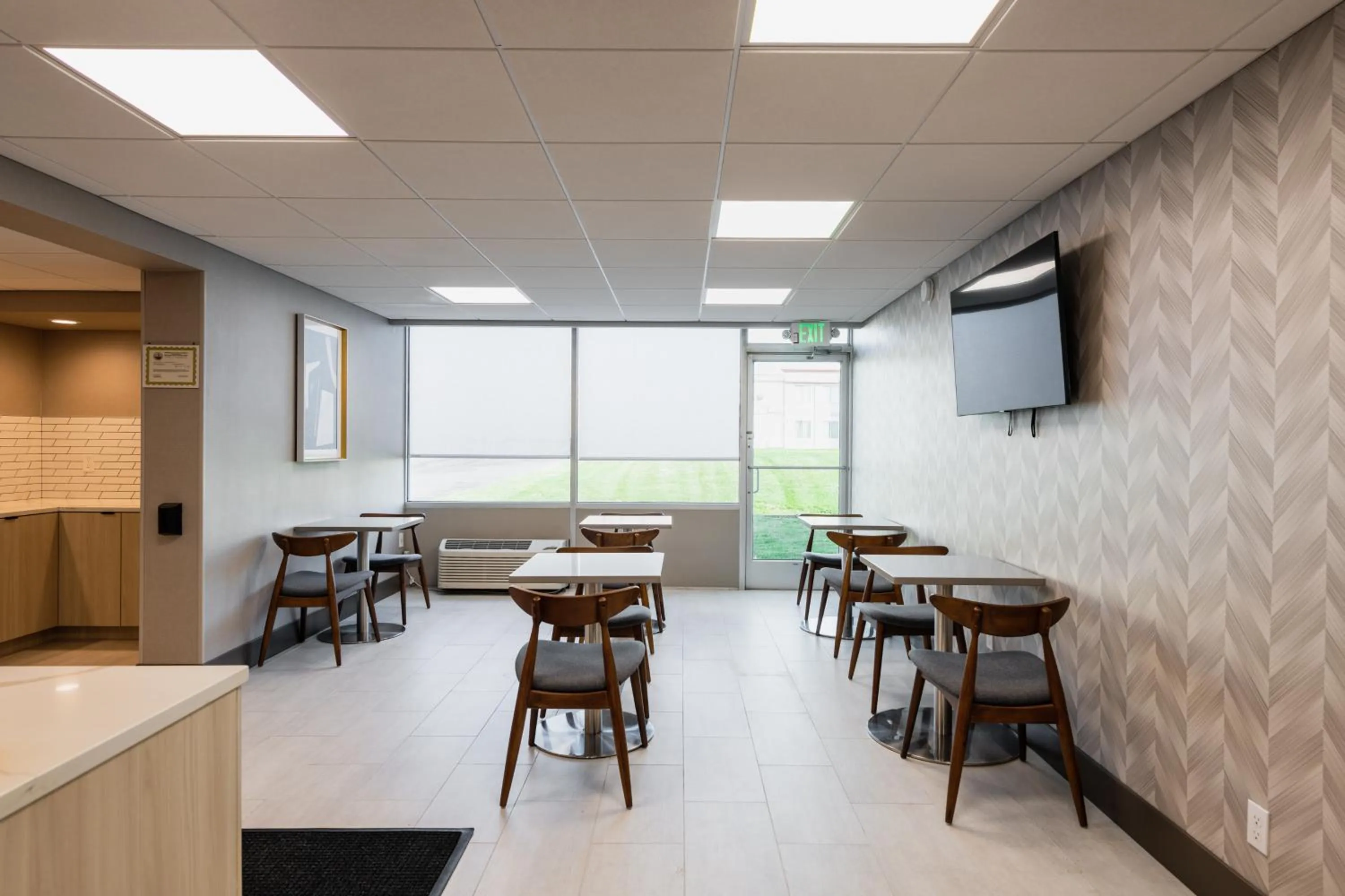 Restaurant/places to eat in Garden Executive Hotel