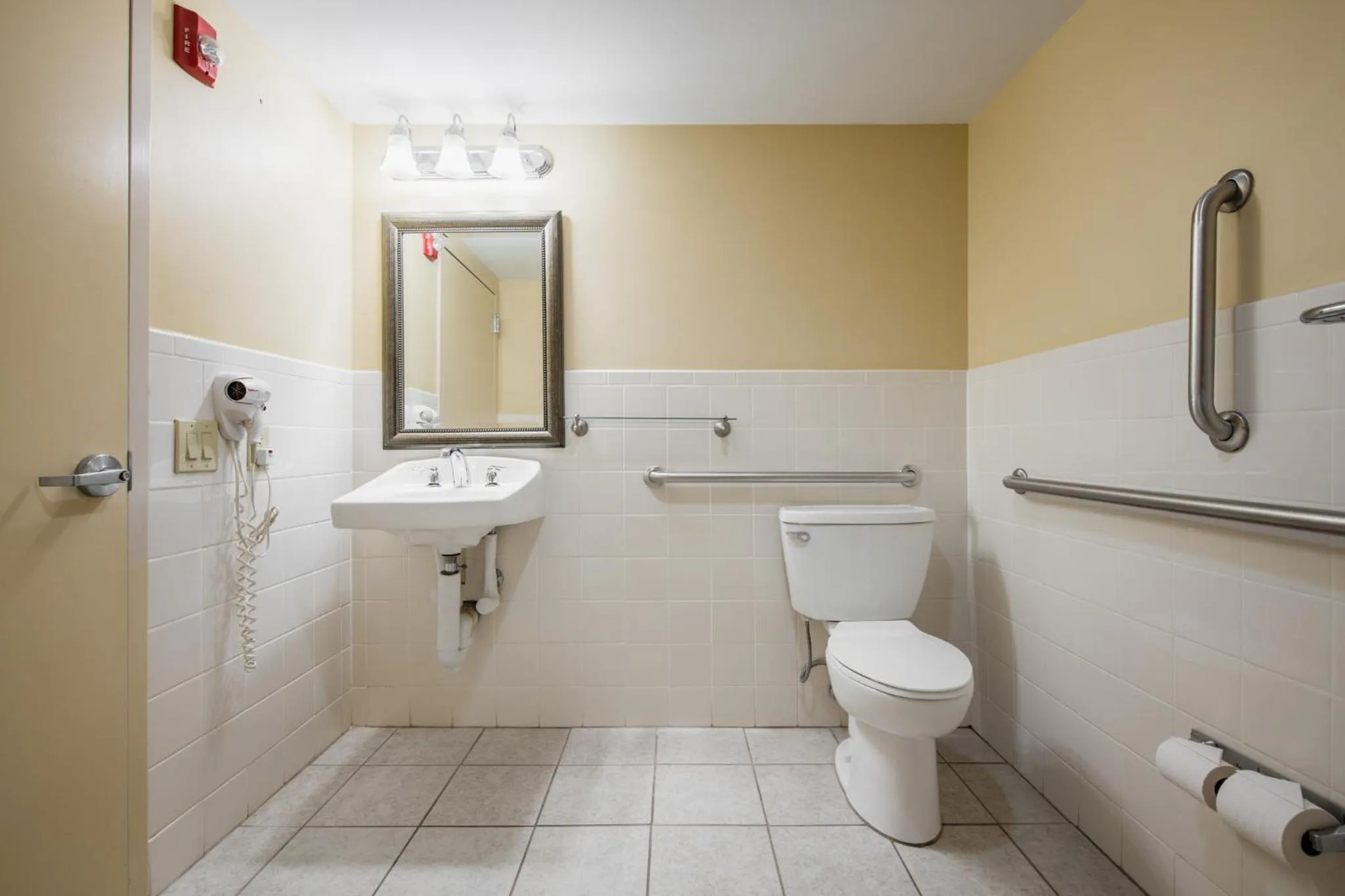 Bathroom in Garden Executive Hotel