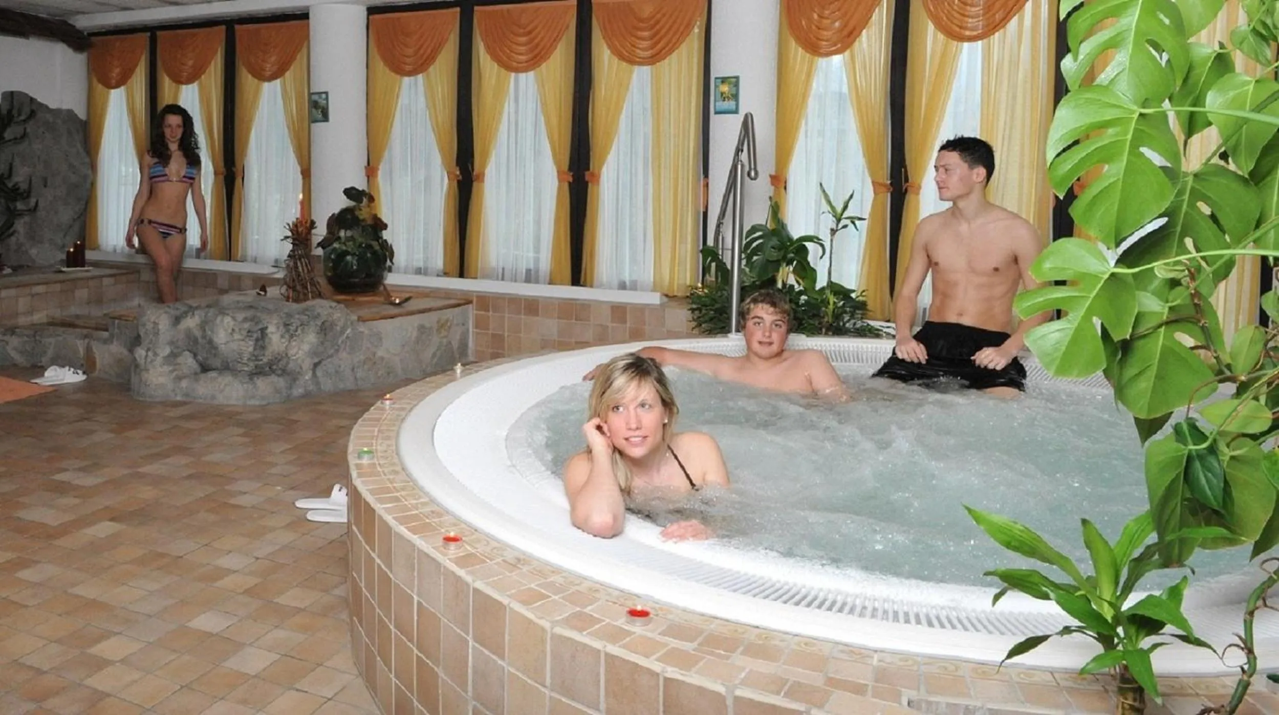 Hot Tub in Hotel Val Di Sole