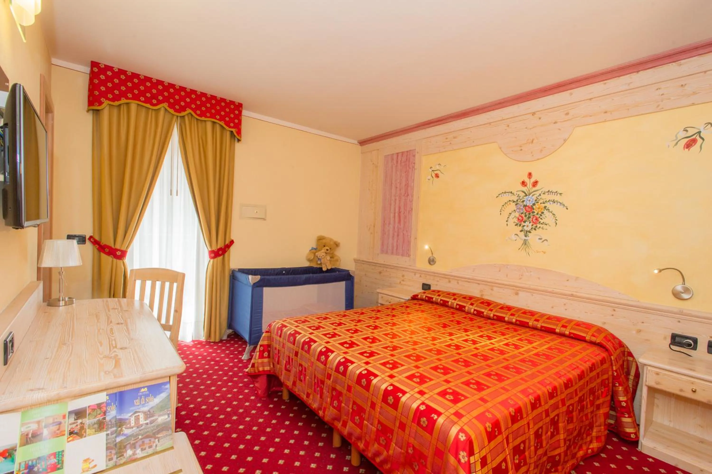 Bedroom, Bed in Hotel Val Di Sole