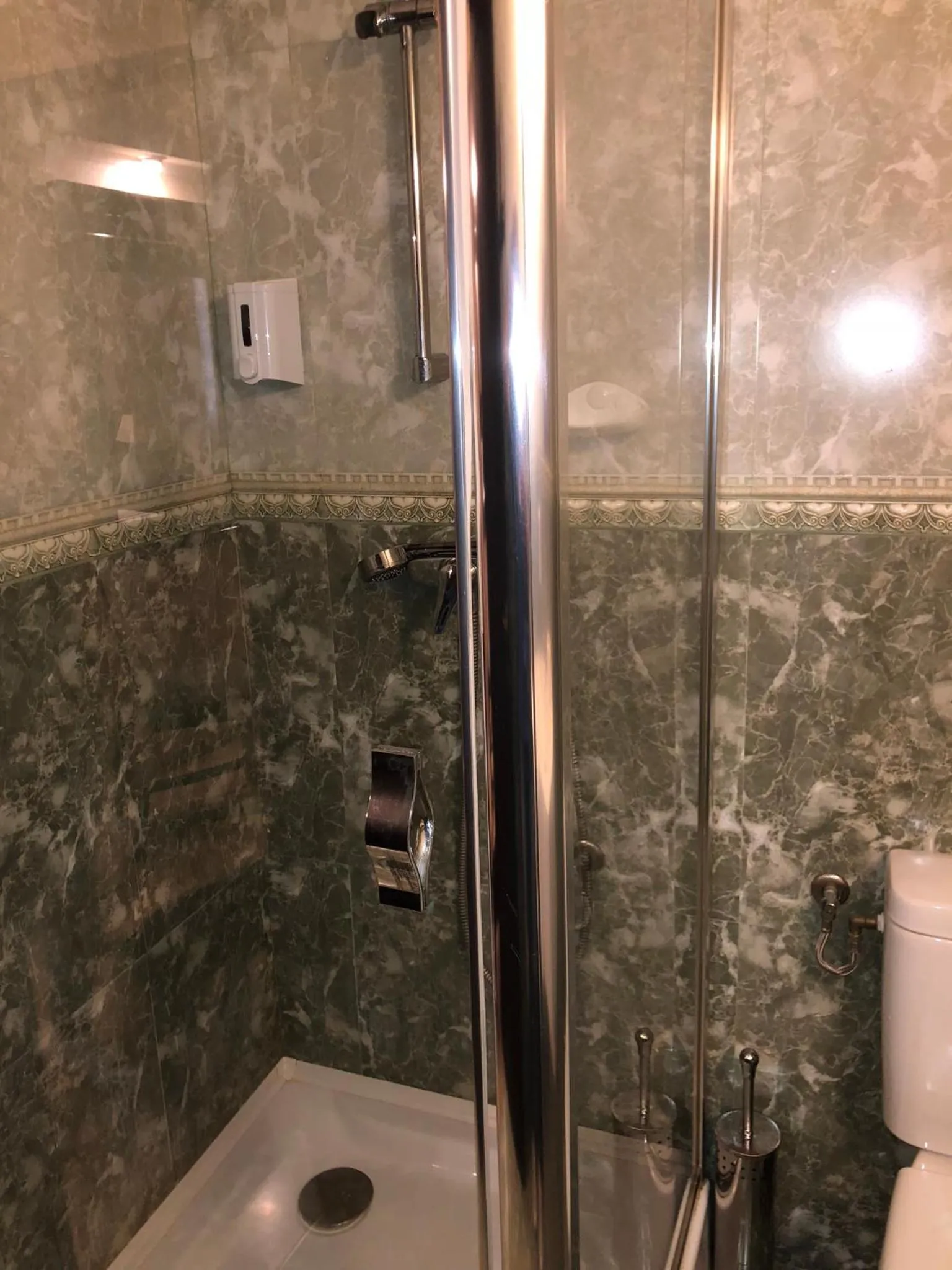 Photo of the whole room in Hotel Condor