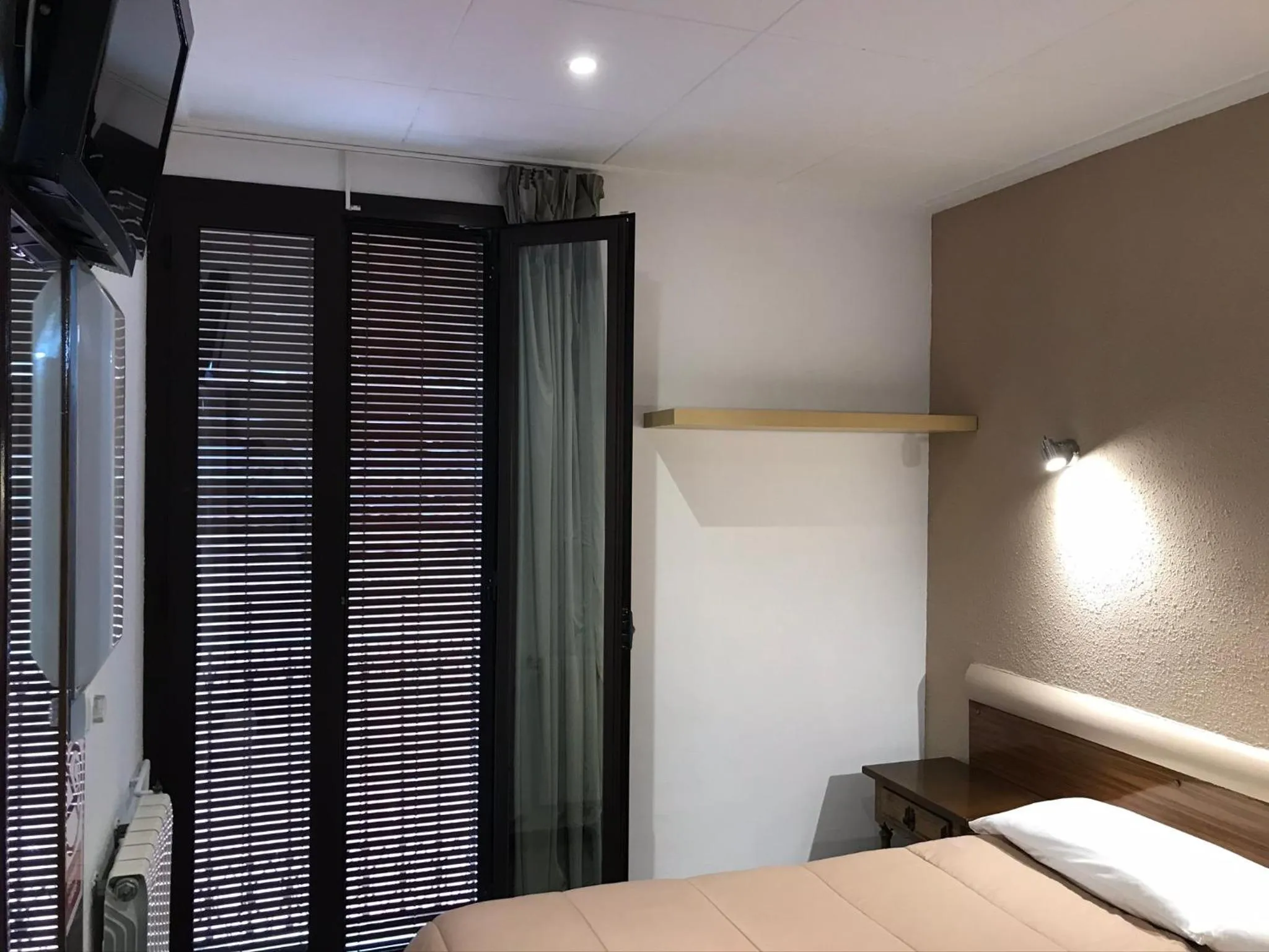 Bed in Hostal Radio Barcelona