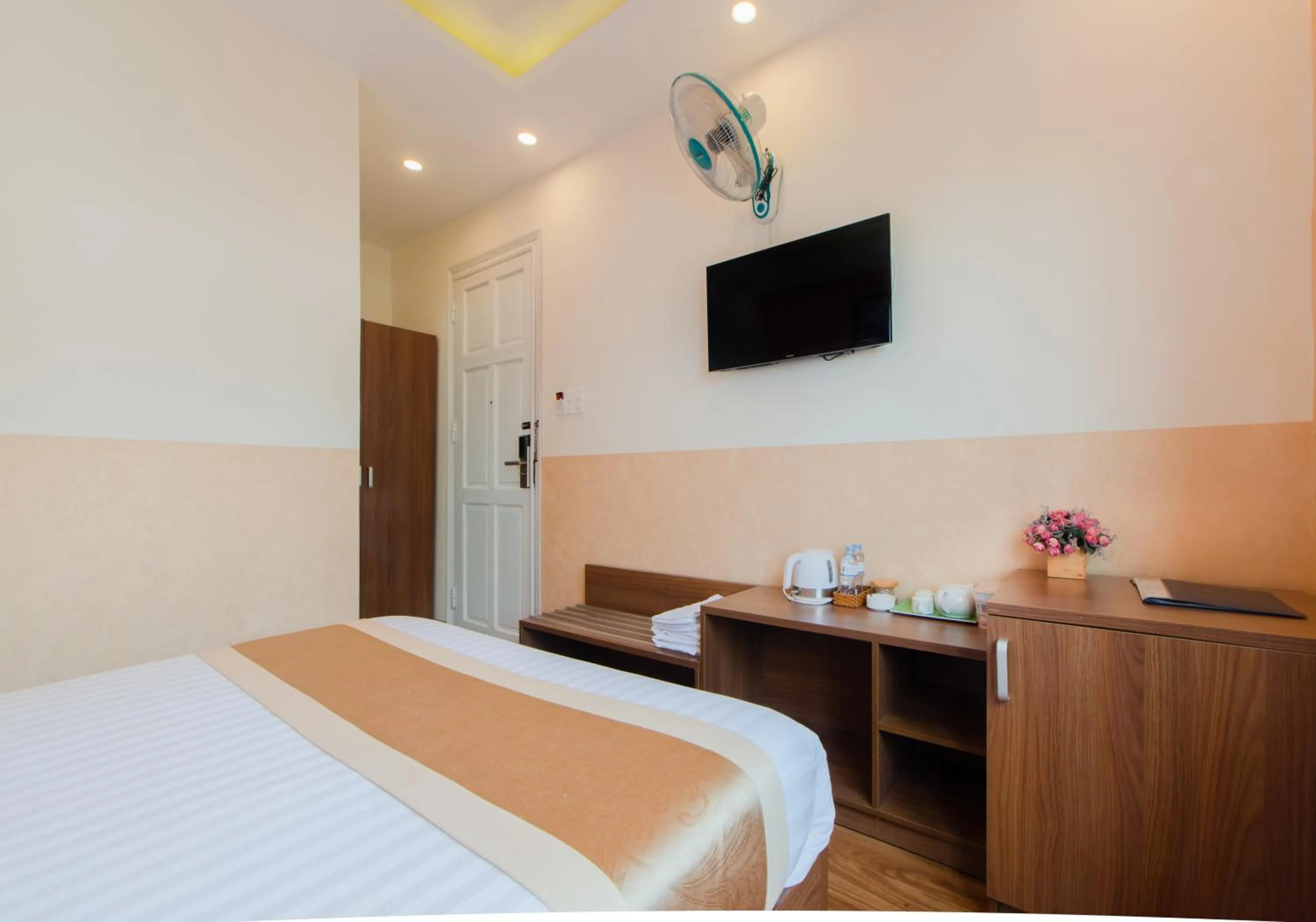 Bedroom, Bed in Duy Vinh Hotel Dalat