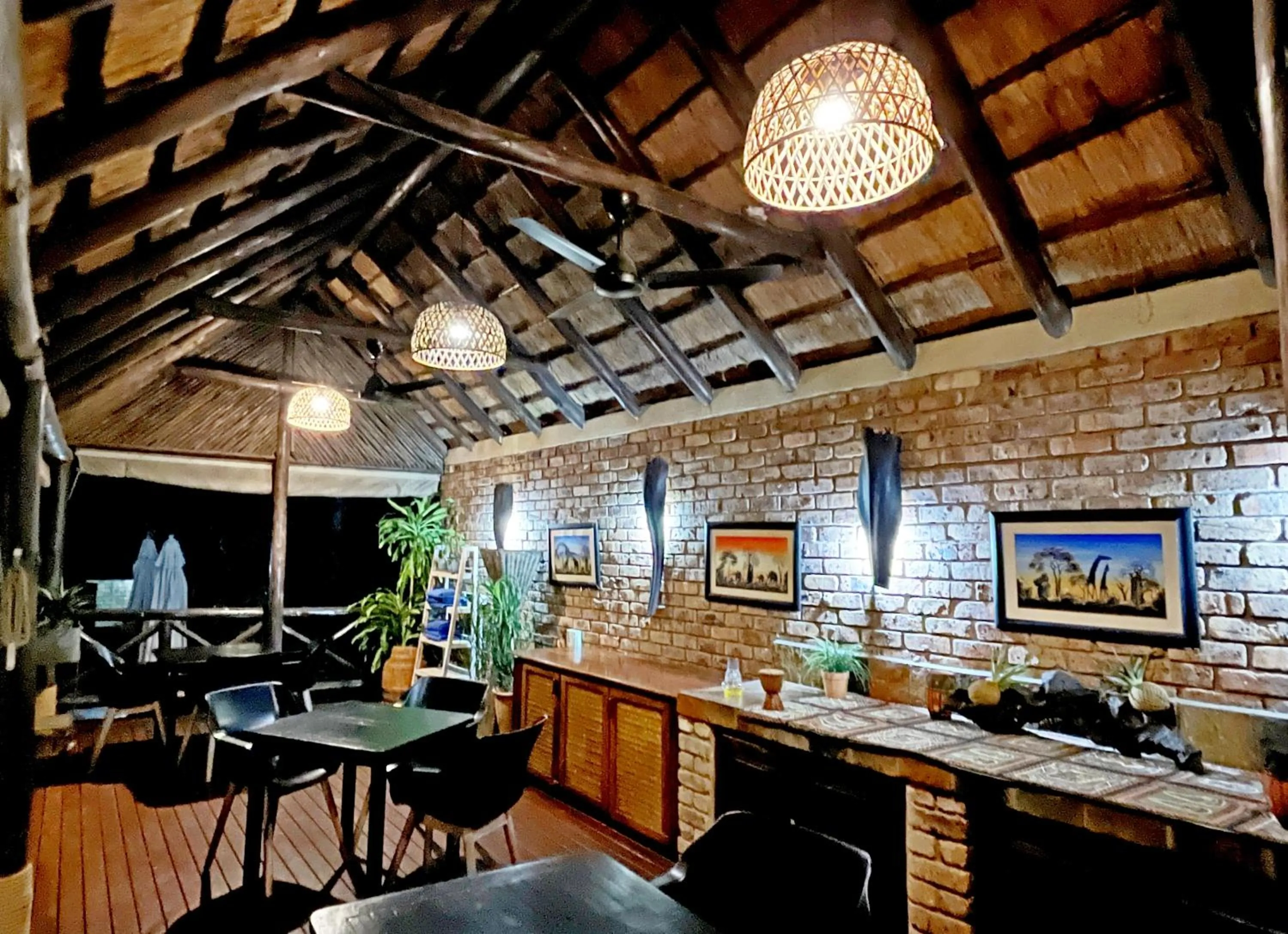 Restaurant/places to eat in Crocodile Kruger Safari Lodge