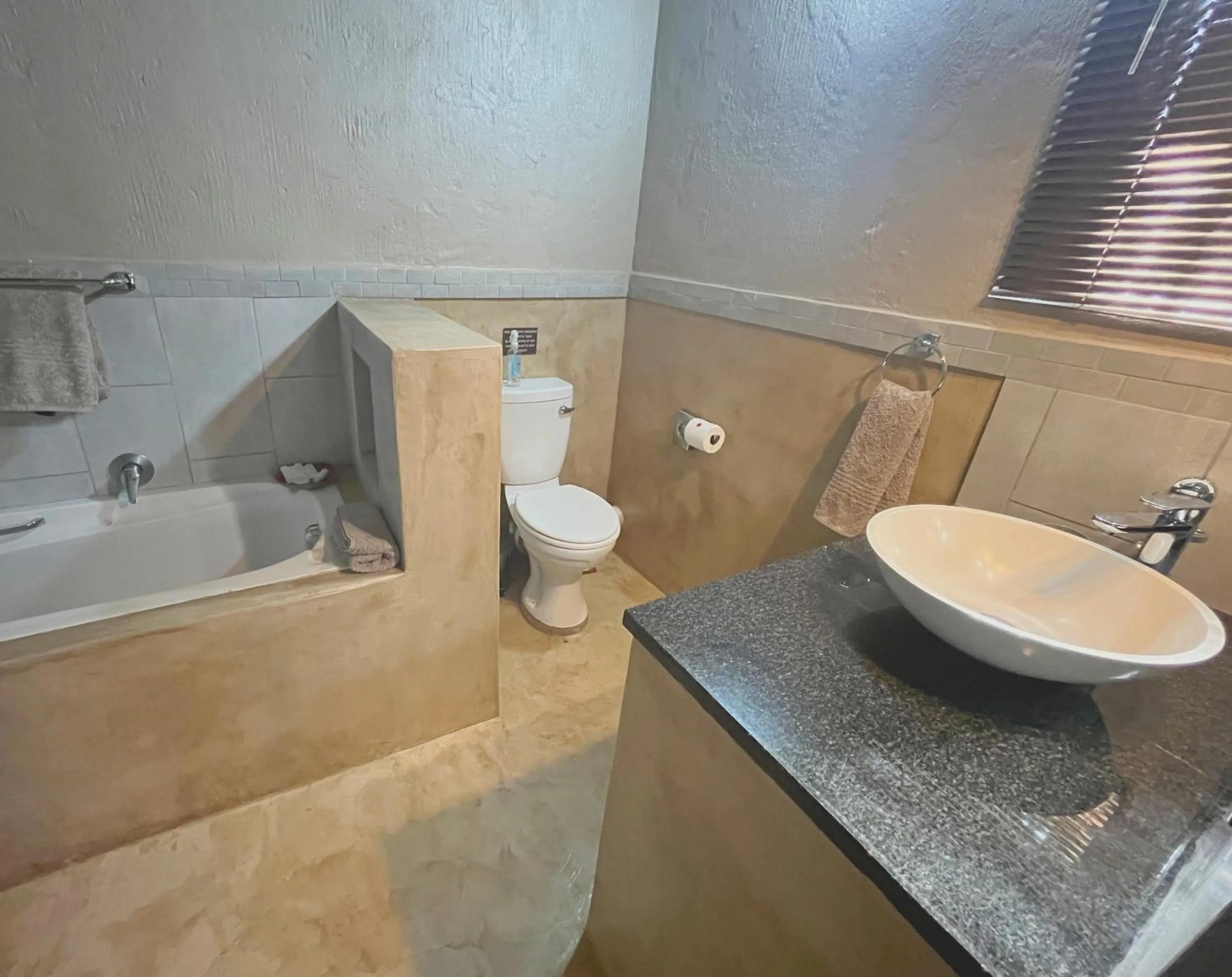 Bath in Crocodile Kruger Safari Lodge