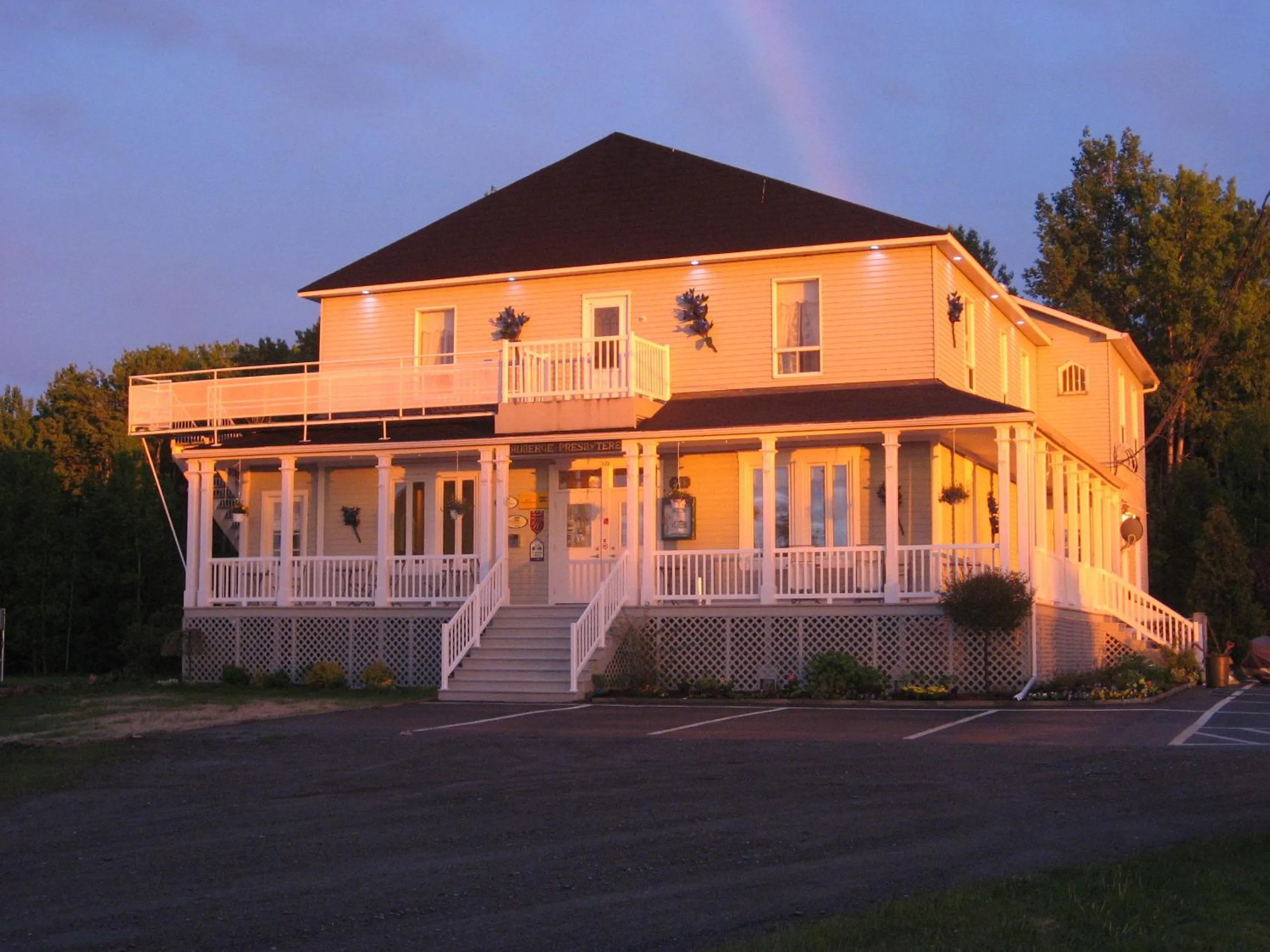 Property building in Auberge Presbytere Mont Lac-Vert