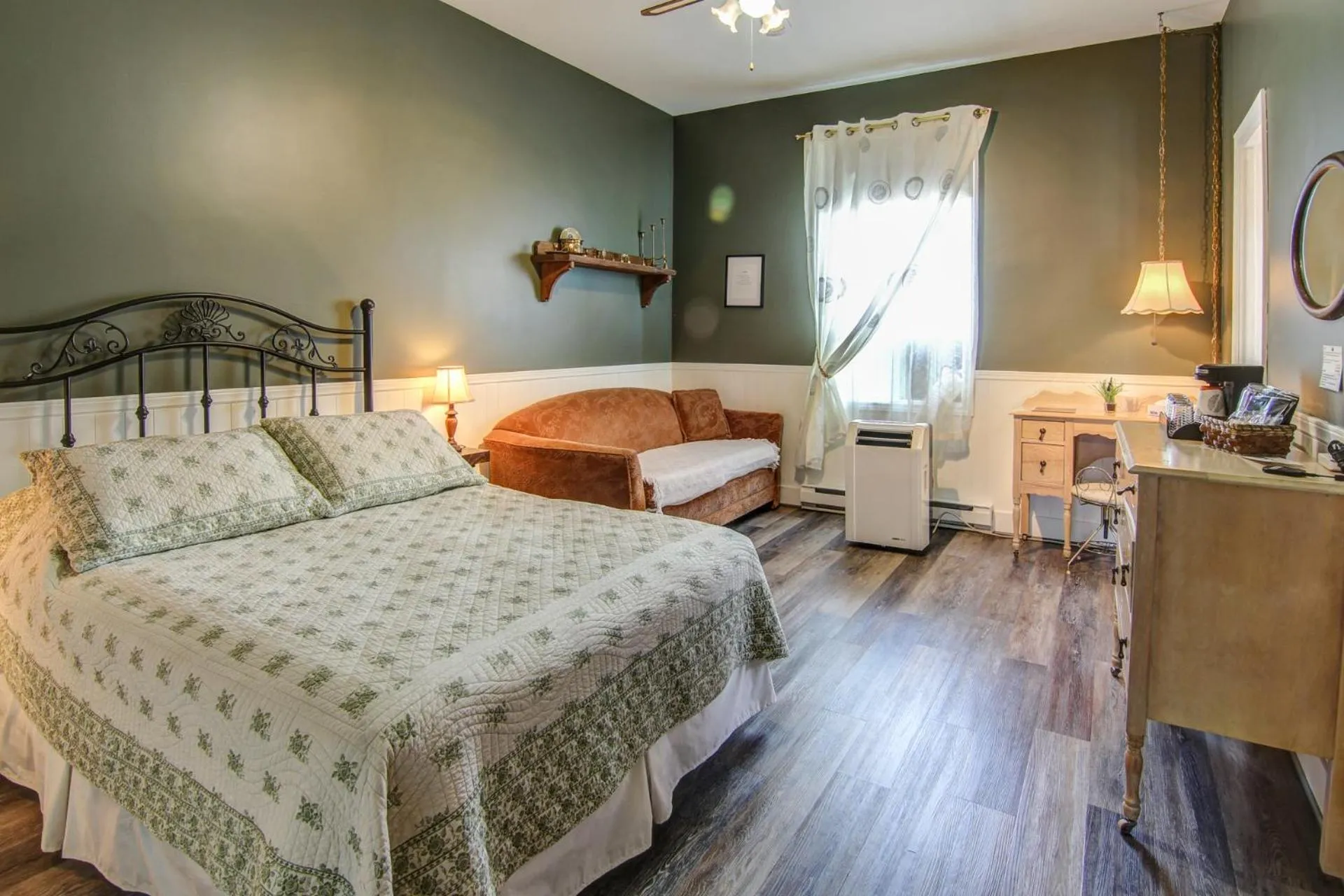 Bed in Auberge Presbytere Mont Lac-Vert