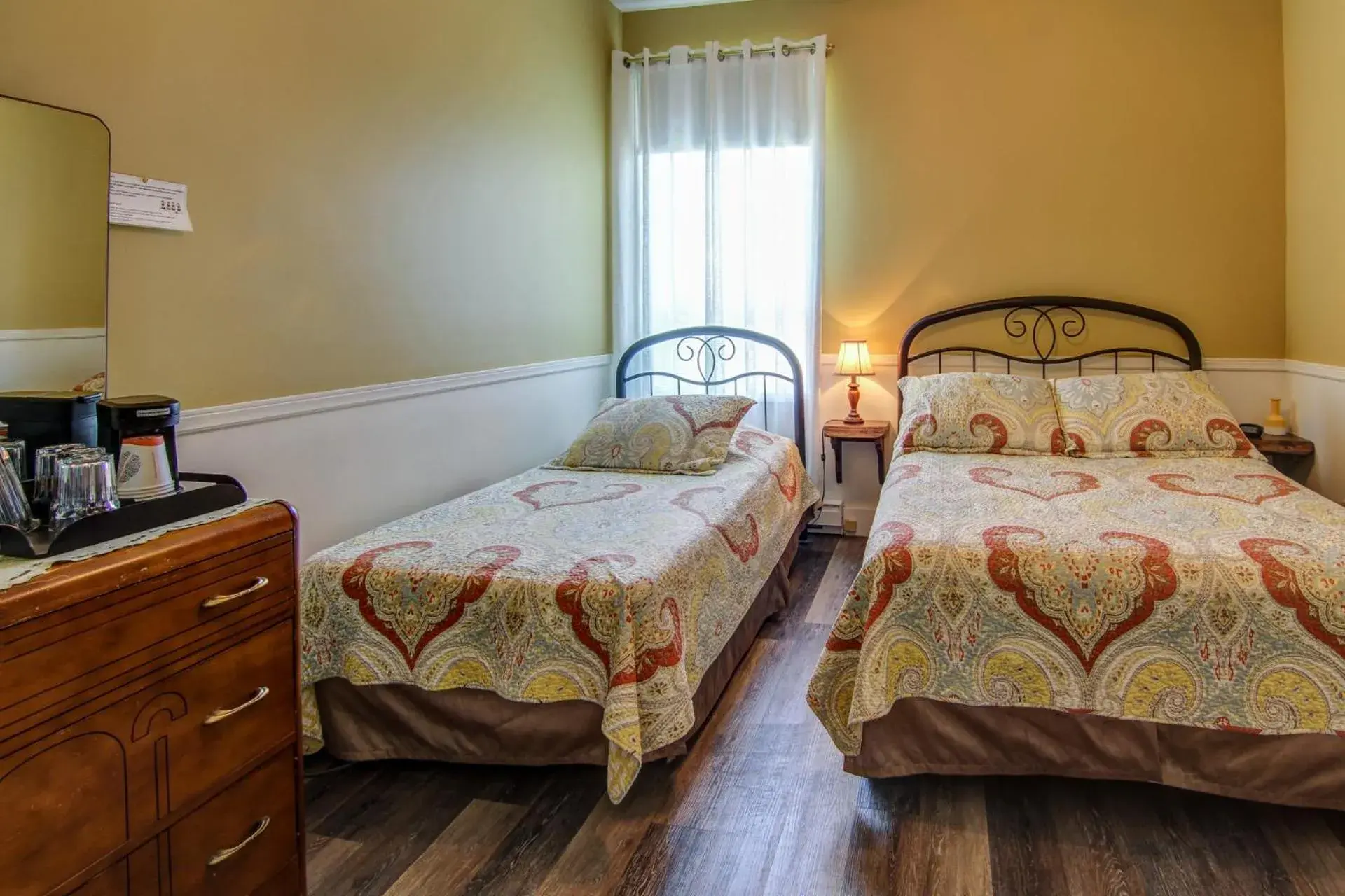 Double and Twin Room (3 Adults) - single occupancy in Auberge Presbytere Mont Lac-Vert Double and Twin Room (3 Adults) - single occupancy in Auberge Presbytere Mont Lac-Vert