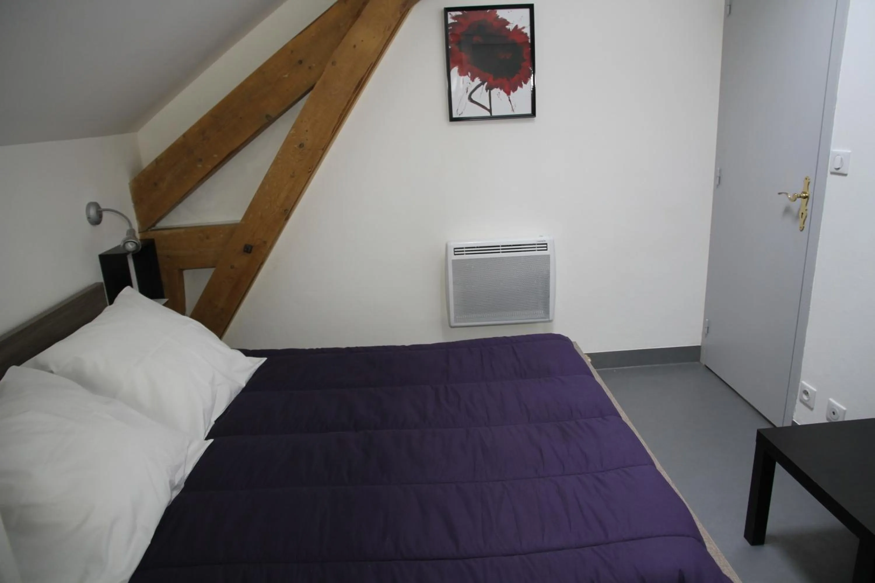 Bed in Auberge Saint Jacques