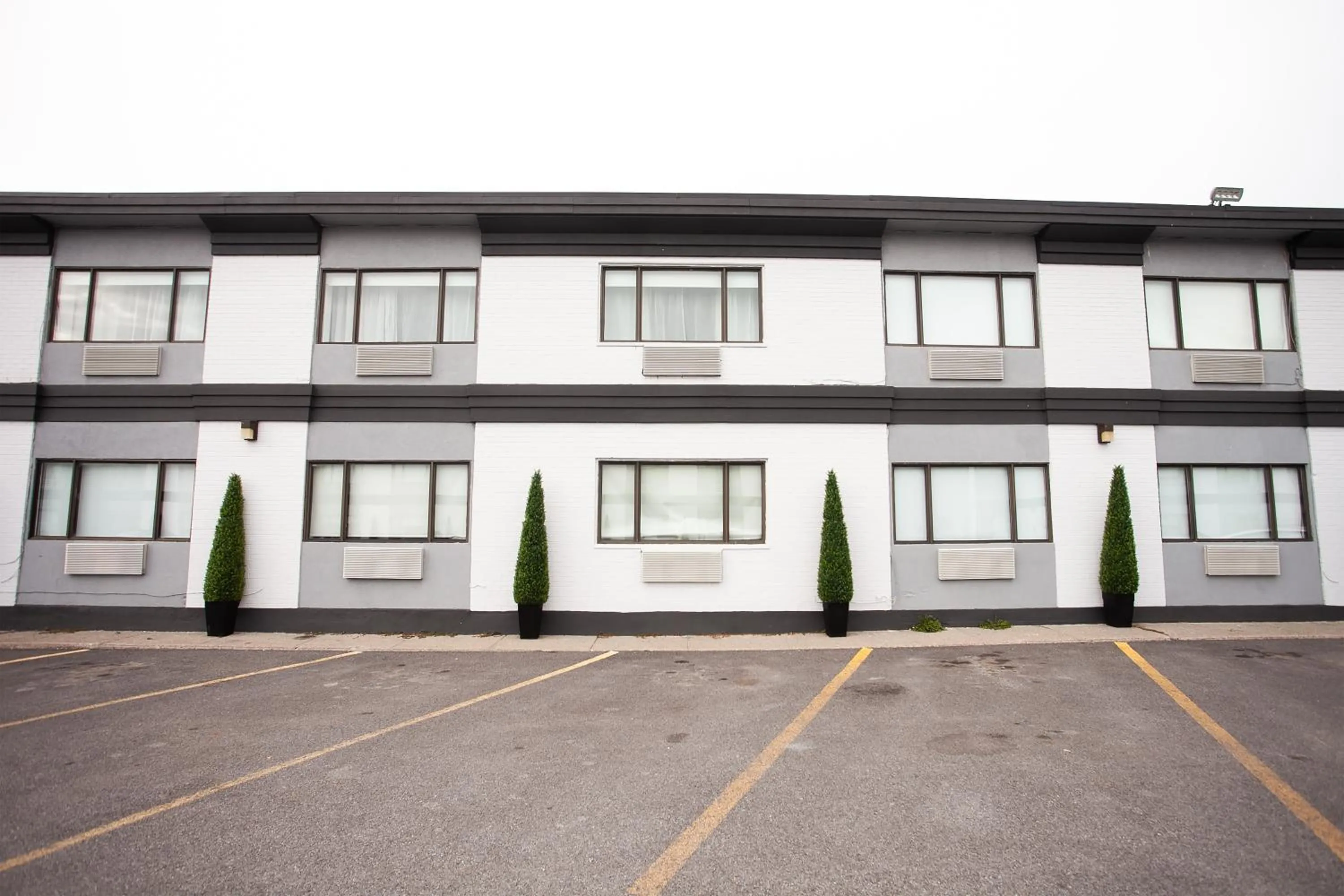 Facade/entrance in Hotel Newstar Montréal