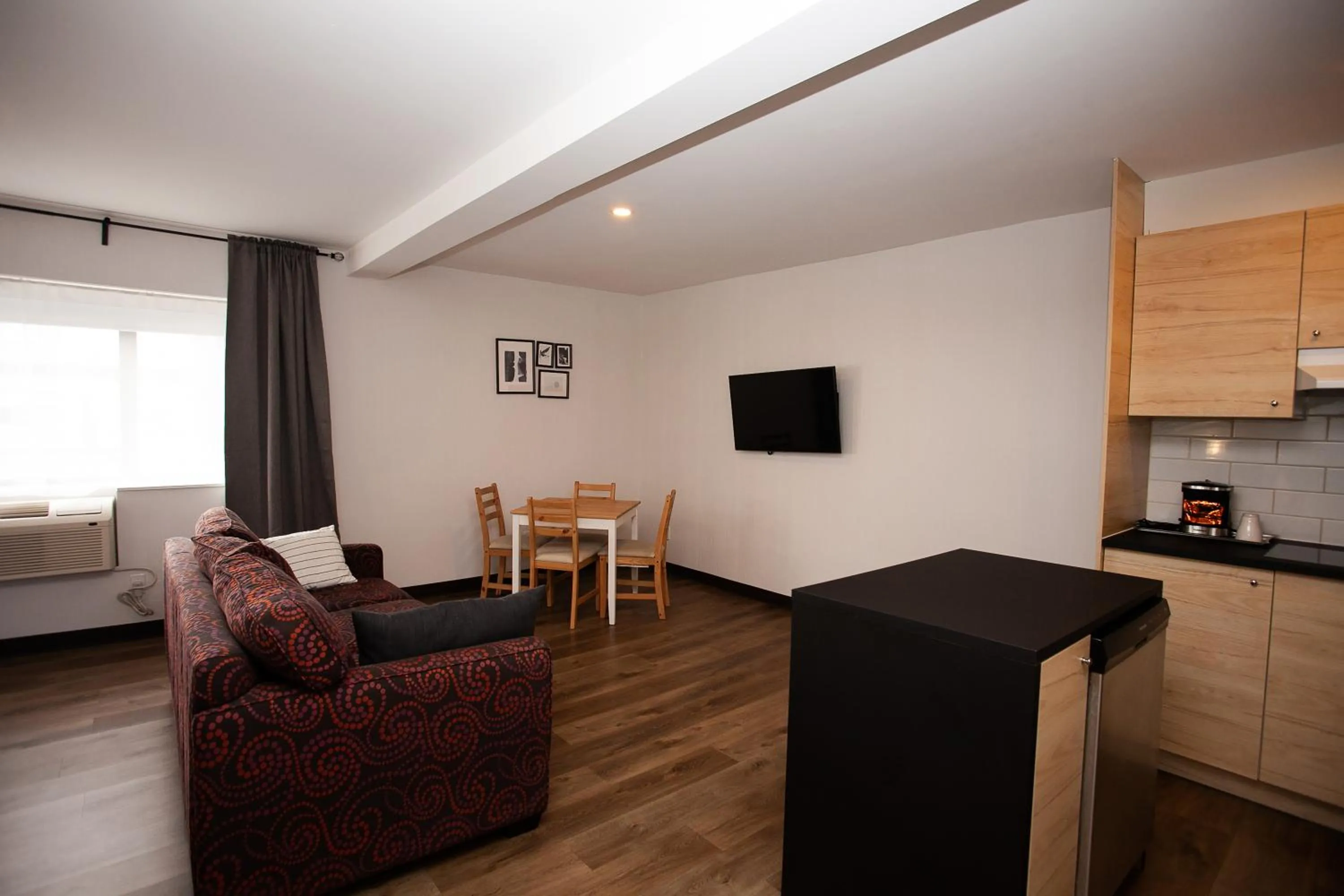 Bedroom in Hotel Newstar Montréal