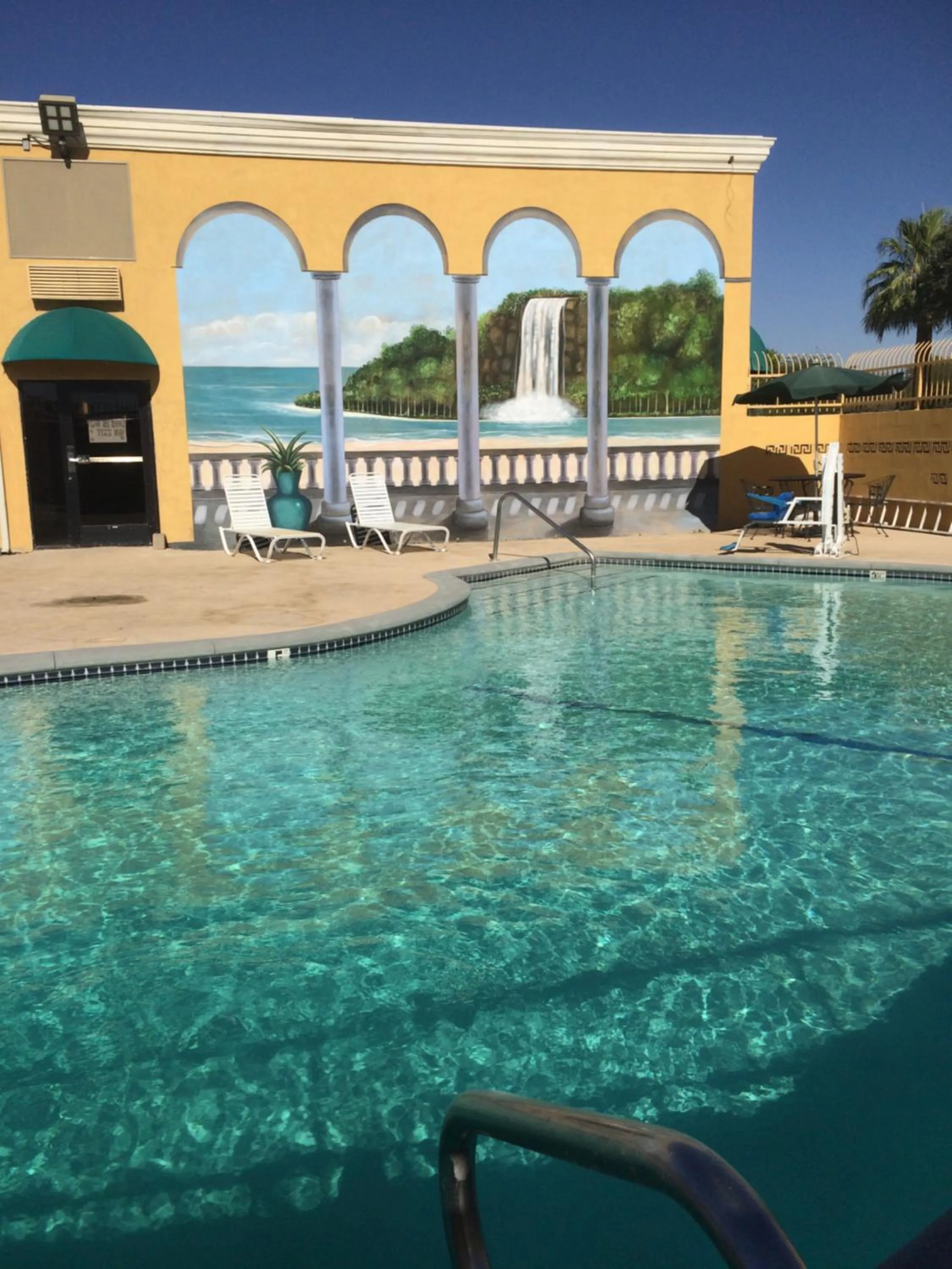 Swimming pool in Days Inn by Wyndham Indio