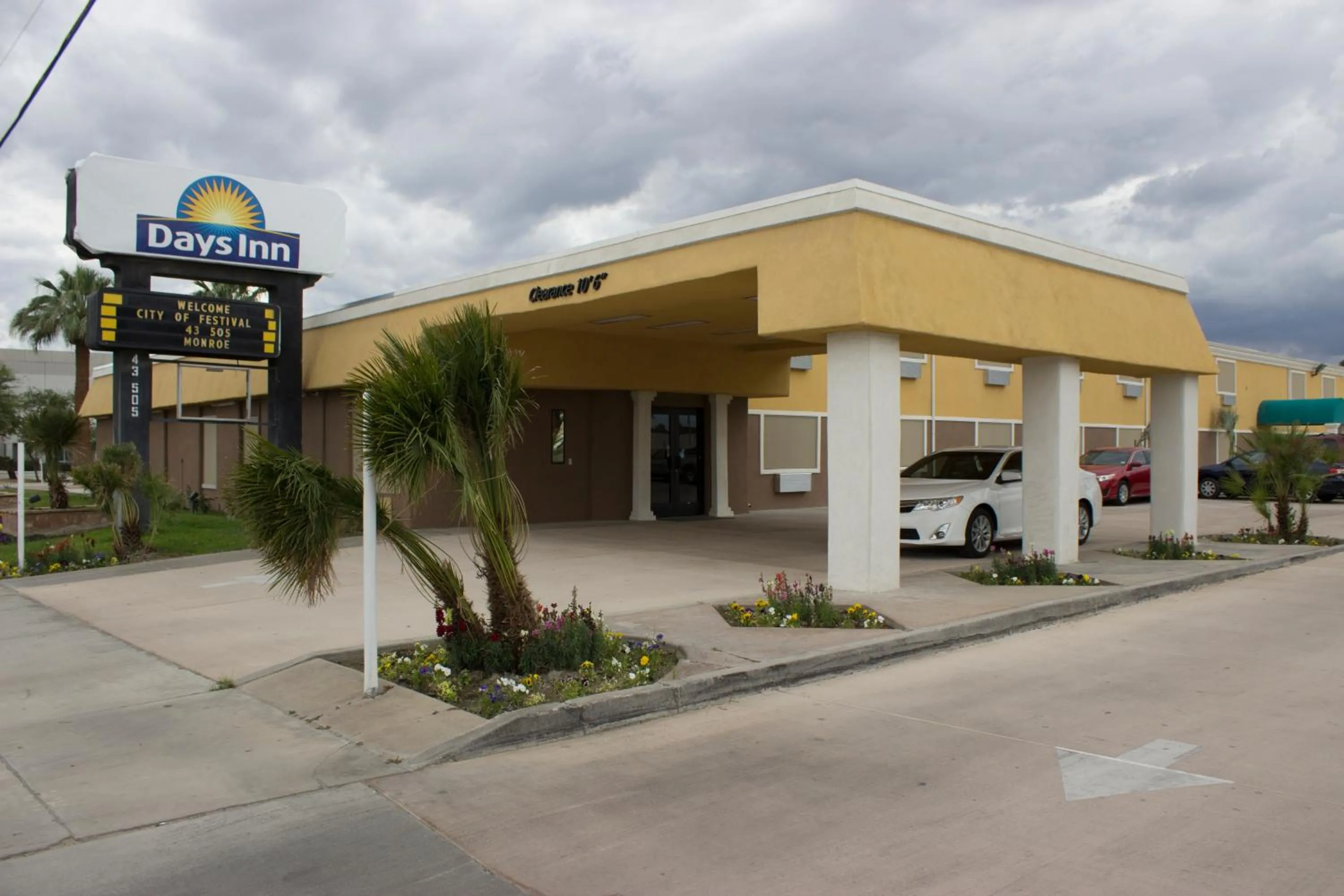 Facade/entrance in Days Inn by Wyndham Indio