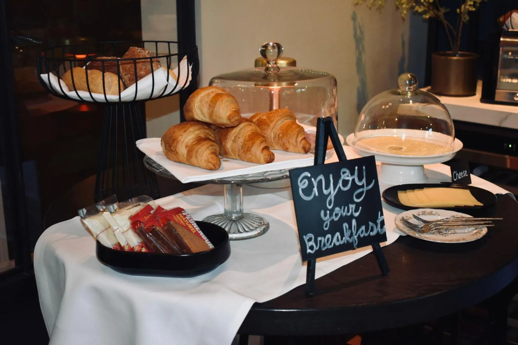 Breakfast in The Yard hotel Zuidkade