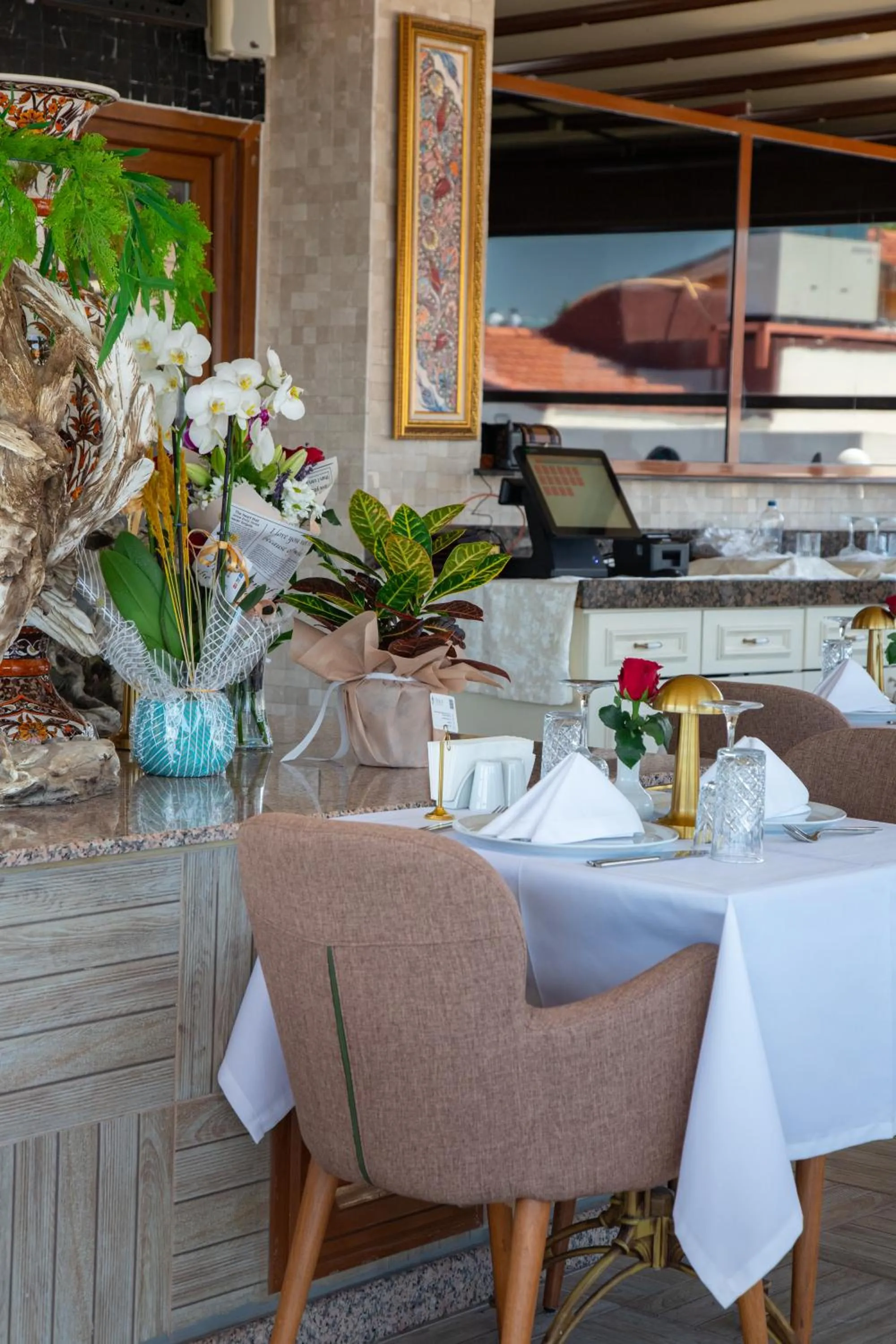 Restaurant/places to eat in Nayla Palace Hotel-Special Category