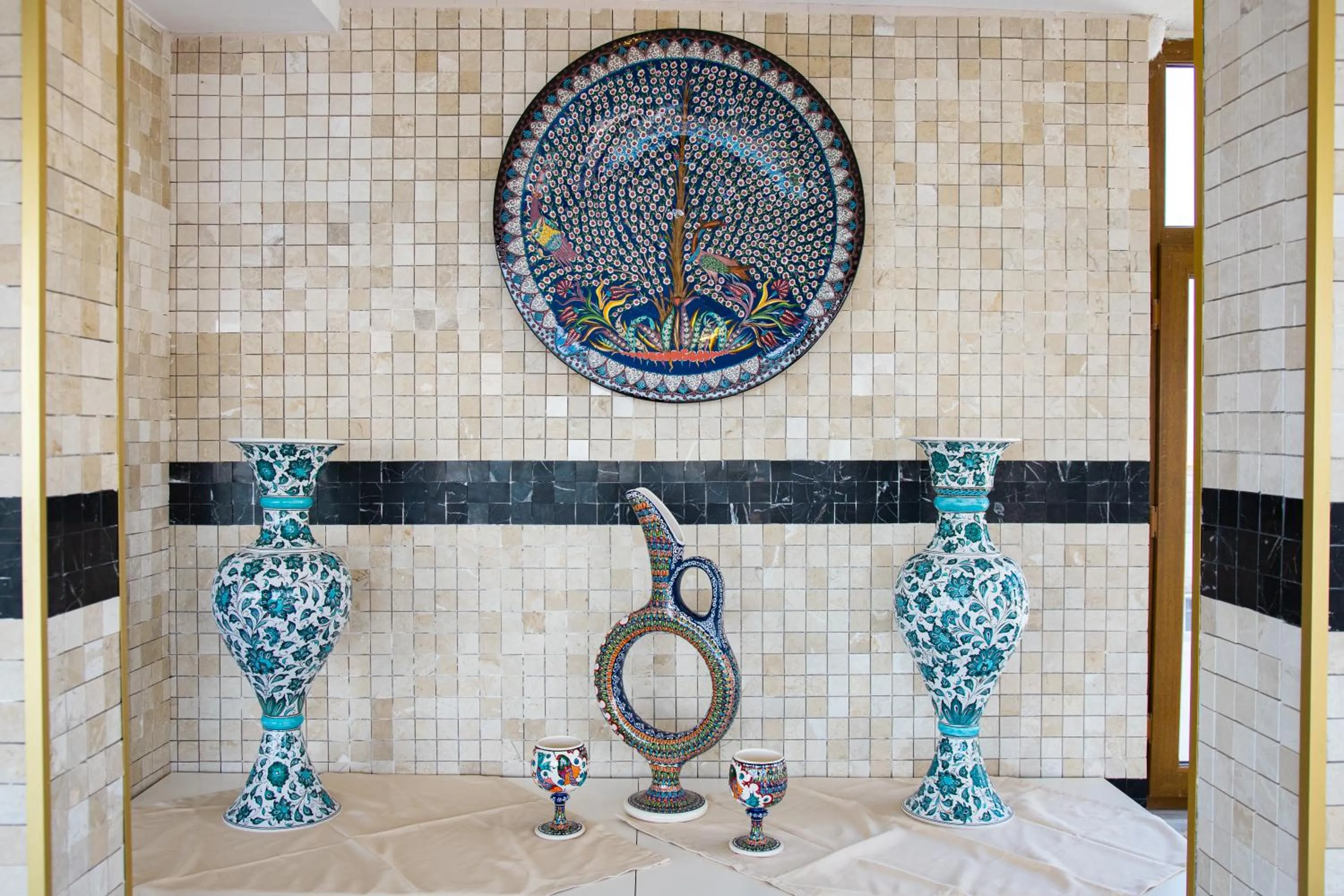 Restaurant/places to eat in Nayla Palace Hotel-Special Category