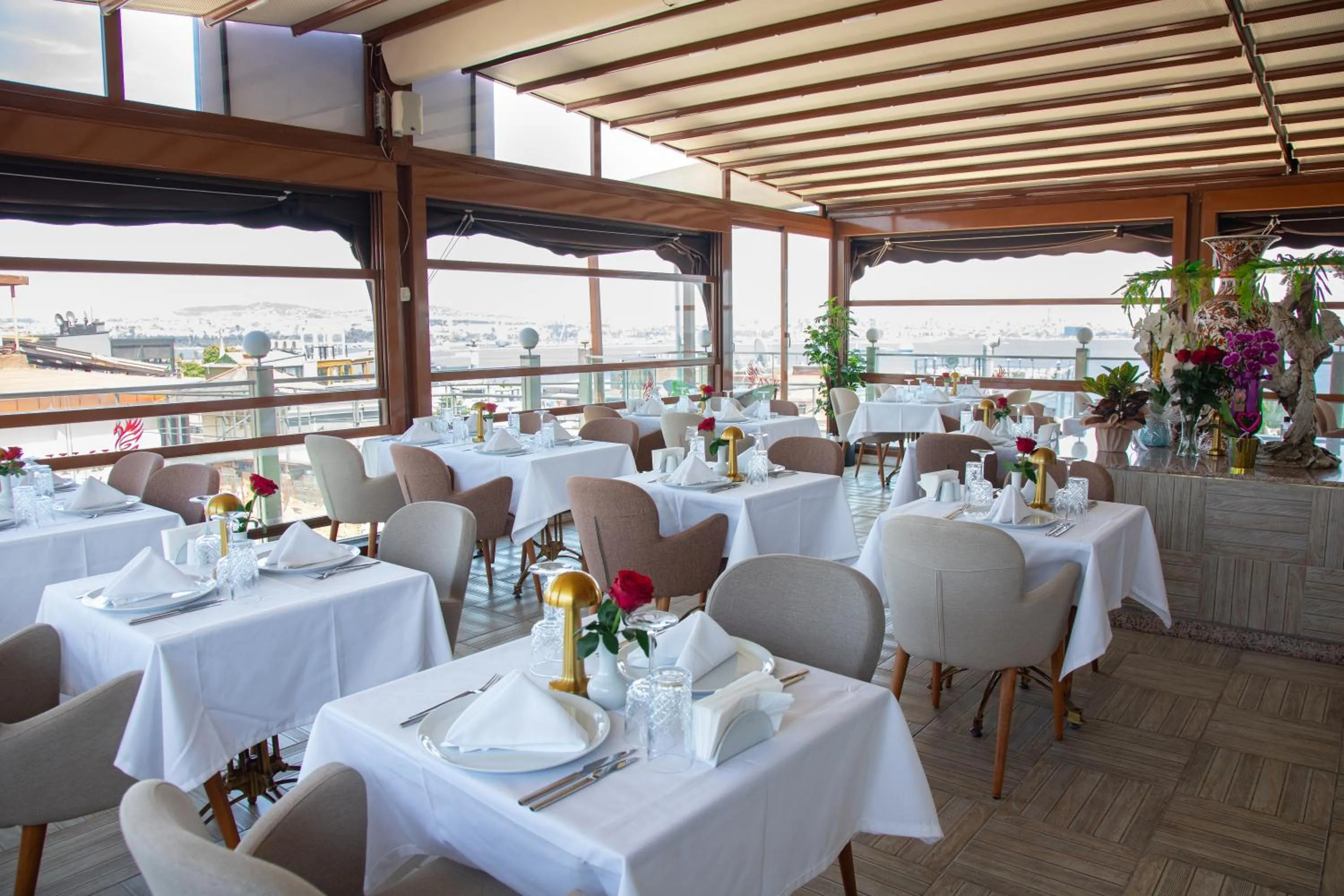 Restaurant/places to eat in Nayla Palace Hotel-Special Category