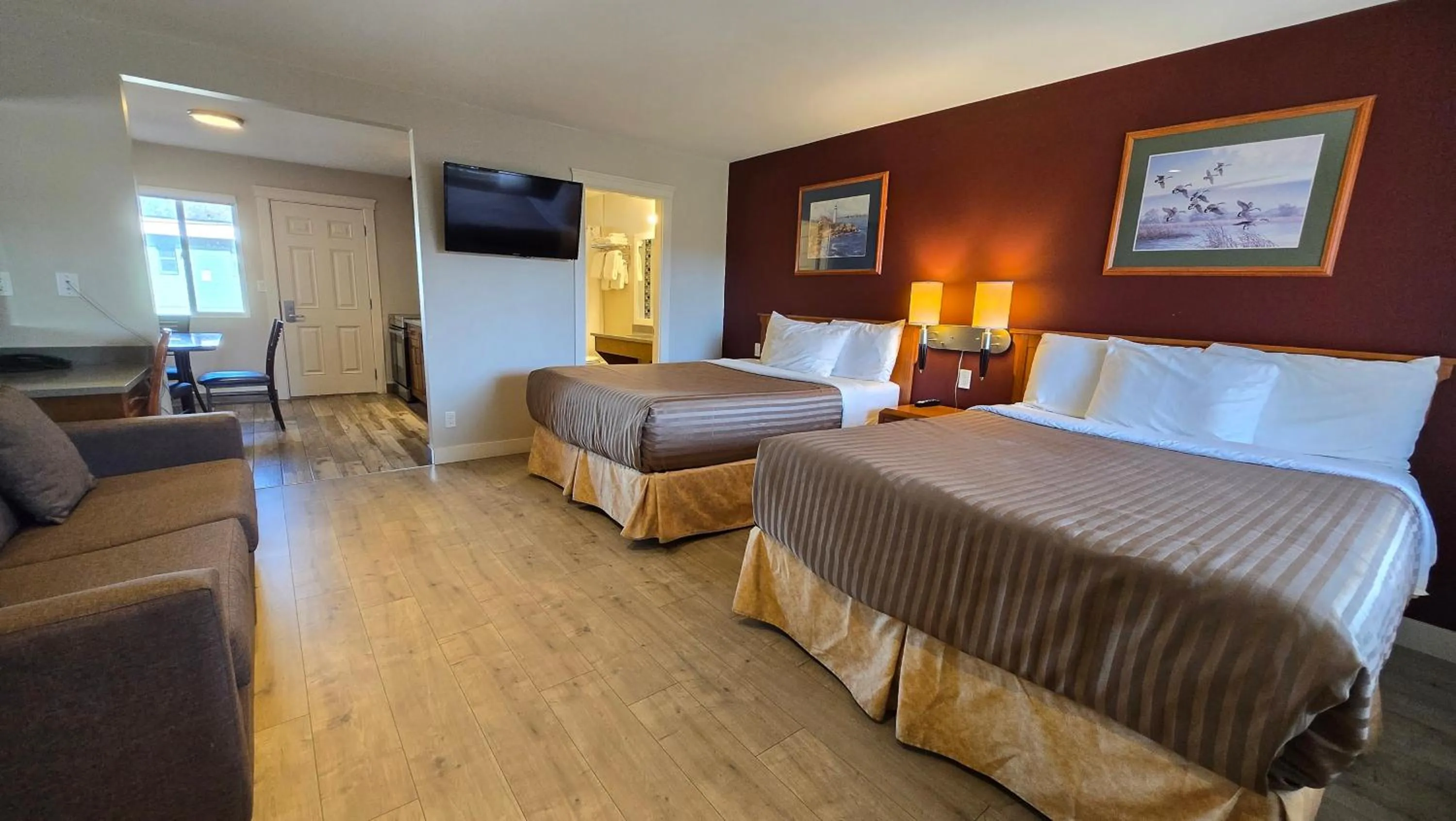 Bed in Sahara Courtyard Inn & Suites Osoyoos