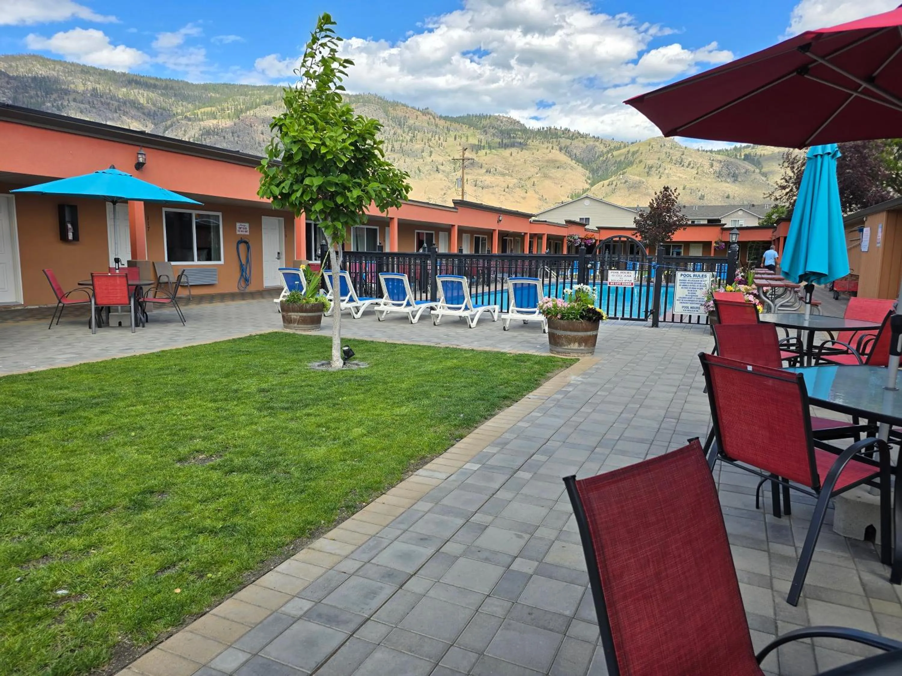 Sahara Courtyard Inn & Suites Osoyoos