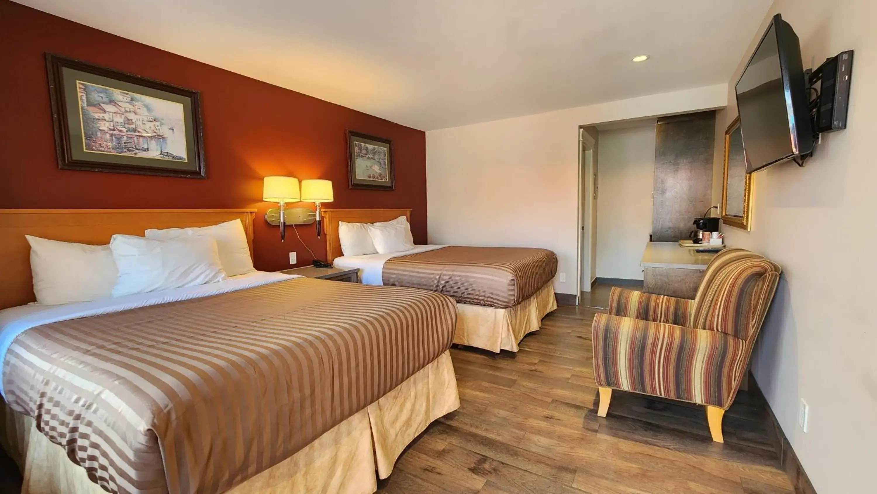 Queen Room with Two Queen Beds - single occupancy in Sahara Courtyard Inn & Suites Osoyoos Queen Room with Two Queen Beds - single occupancy in Sahara Courtyard Inn & Suites Osoyoos