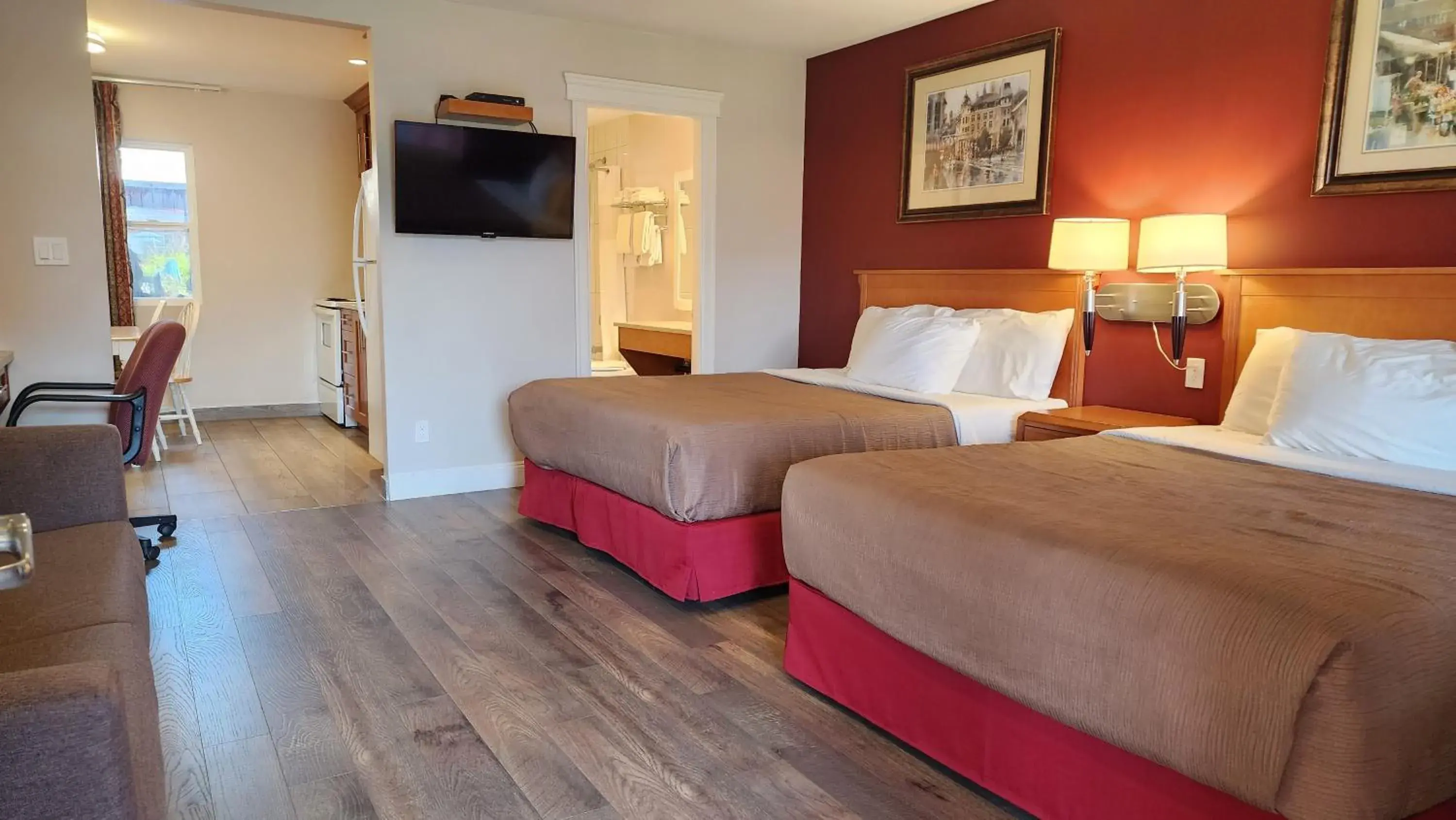 Family Suite in Sahara Courtyard Inn & Suites Osoyoos Family Suite in Sahara Courtyard Inn & Suites Osoyoos