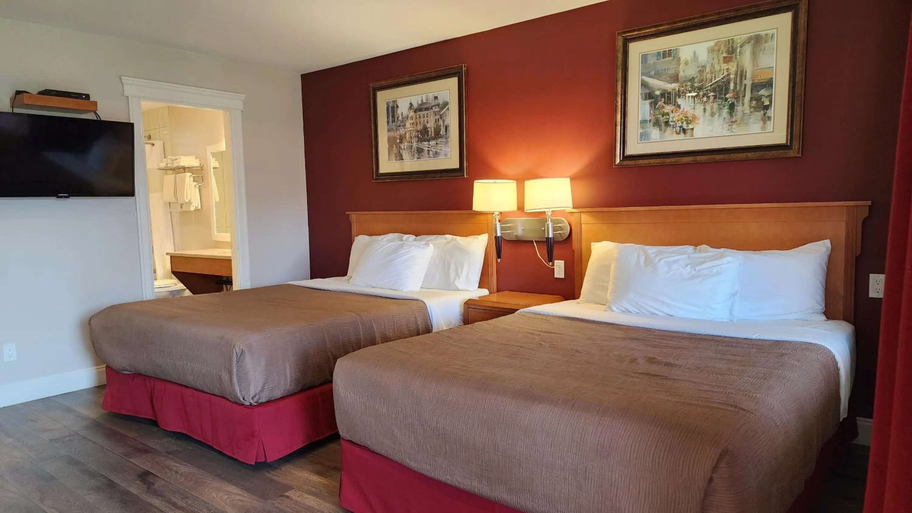 Bed in Sahara Courtyard Inn & Suites Osoyoos