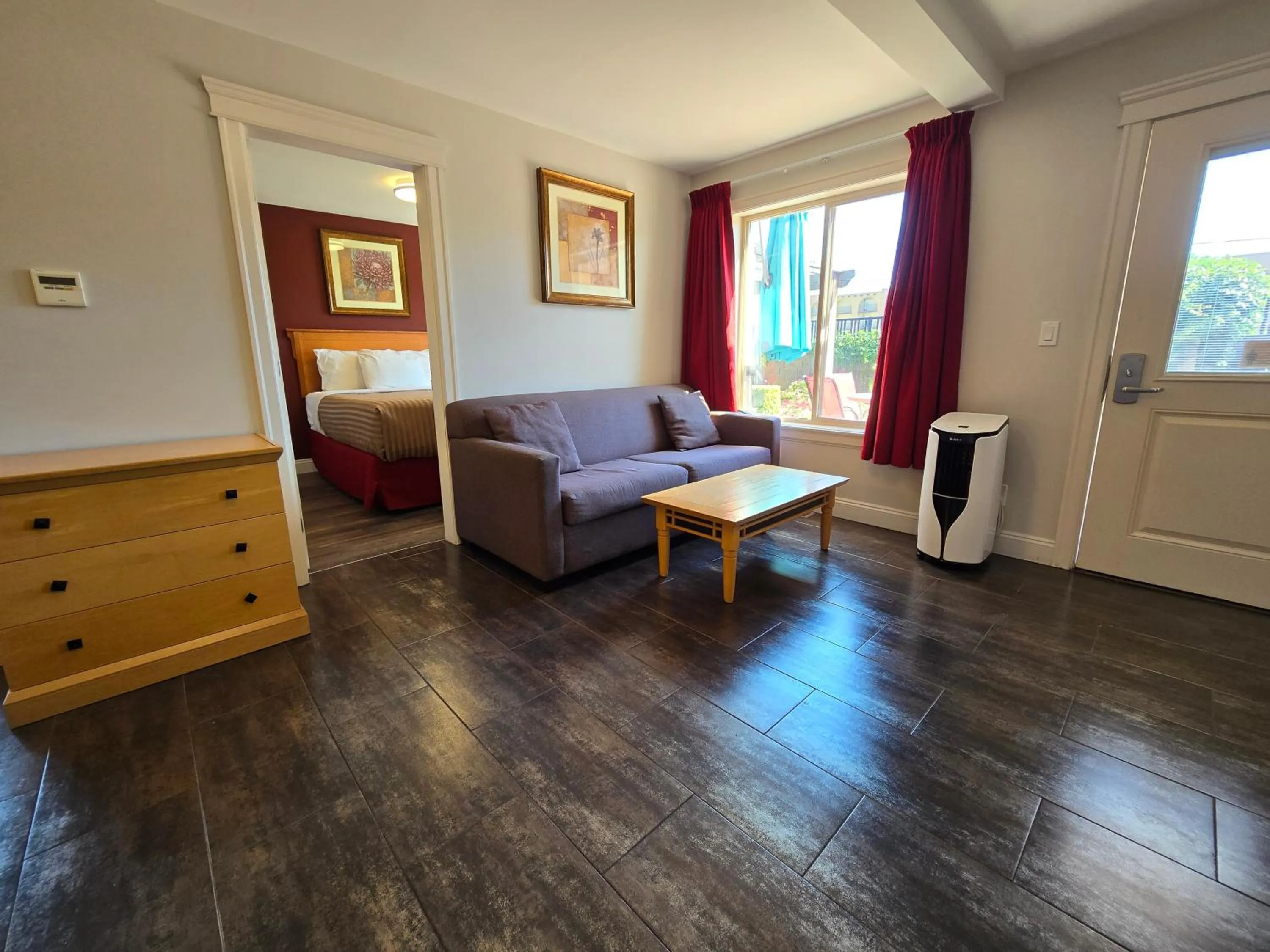 Sahara Courtyard Inn & Suites Osoyoos